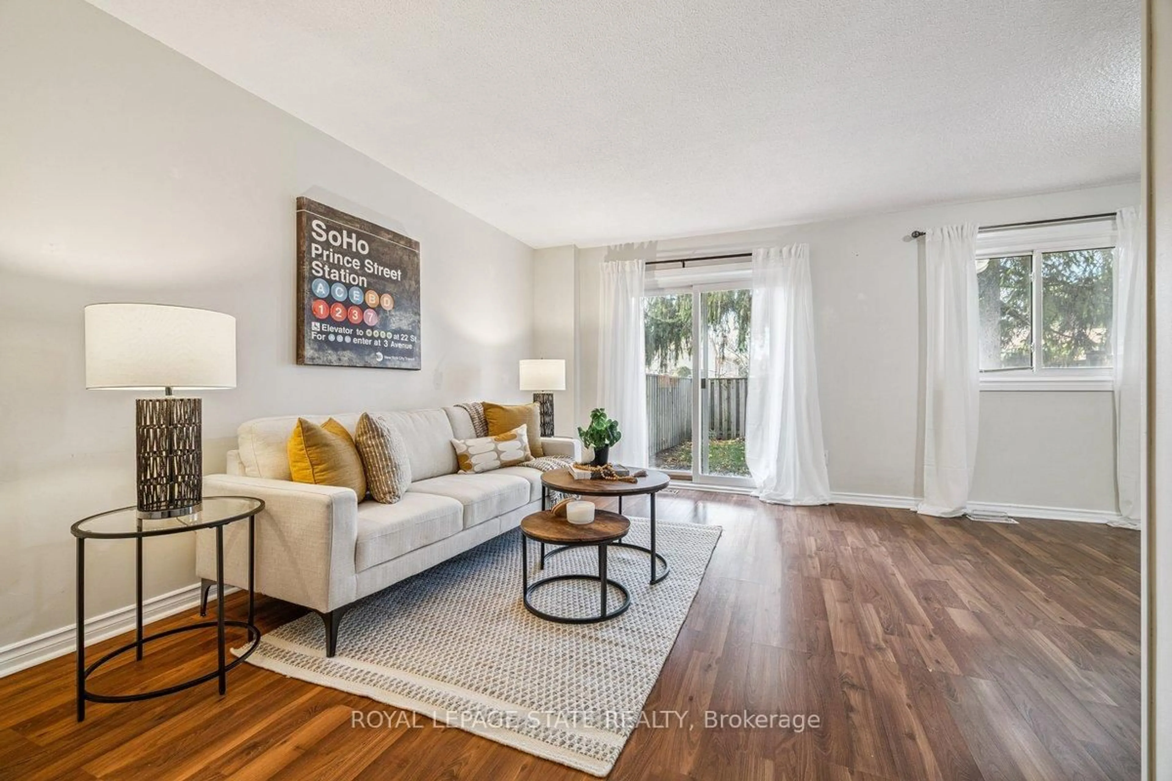 Living room with furniture, unknown for 1455 Garth St #17, Hamilton Ontario L9B 1T4