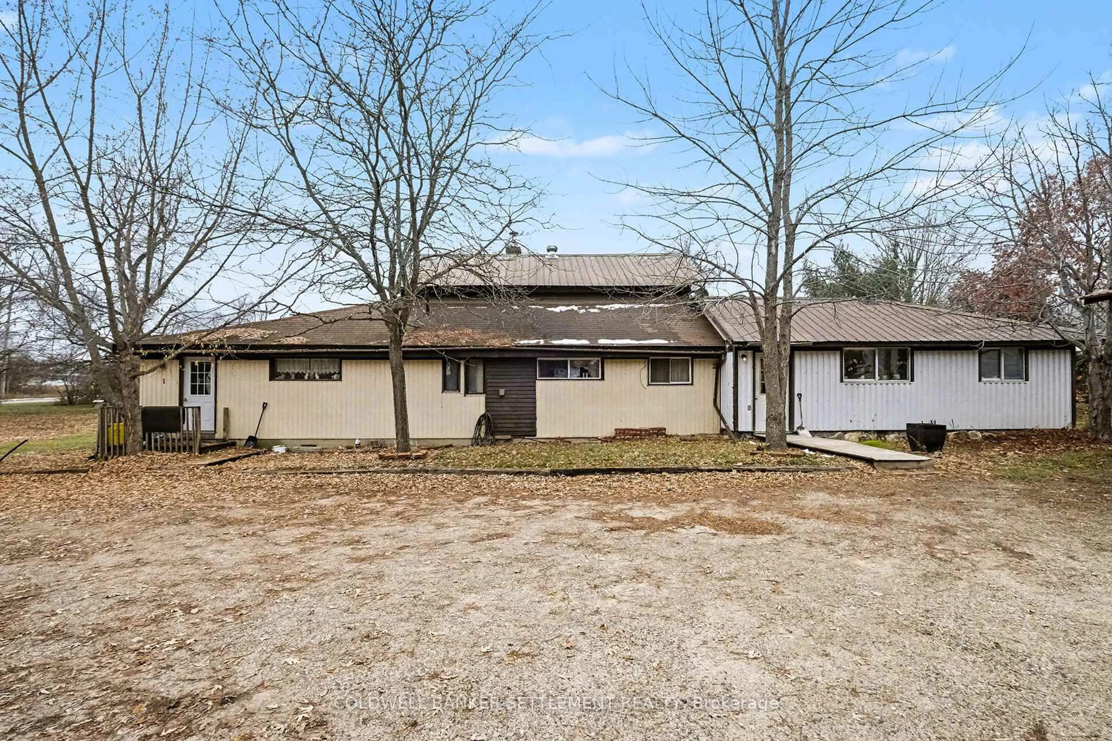 A pic from outside/outdoor area/front of a property/back of a property/a pic from drone, unknown for 1092 Rideau Ferry Rd, Rideau Ferry Ontario K0G 1W0