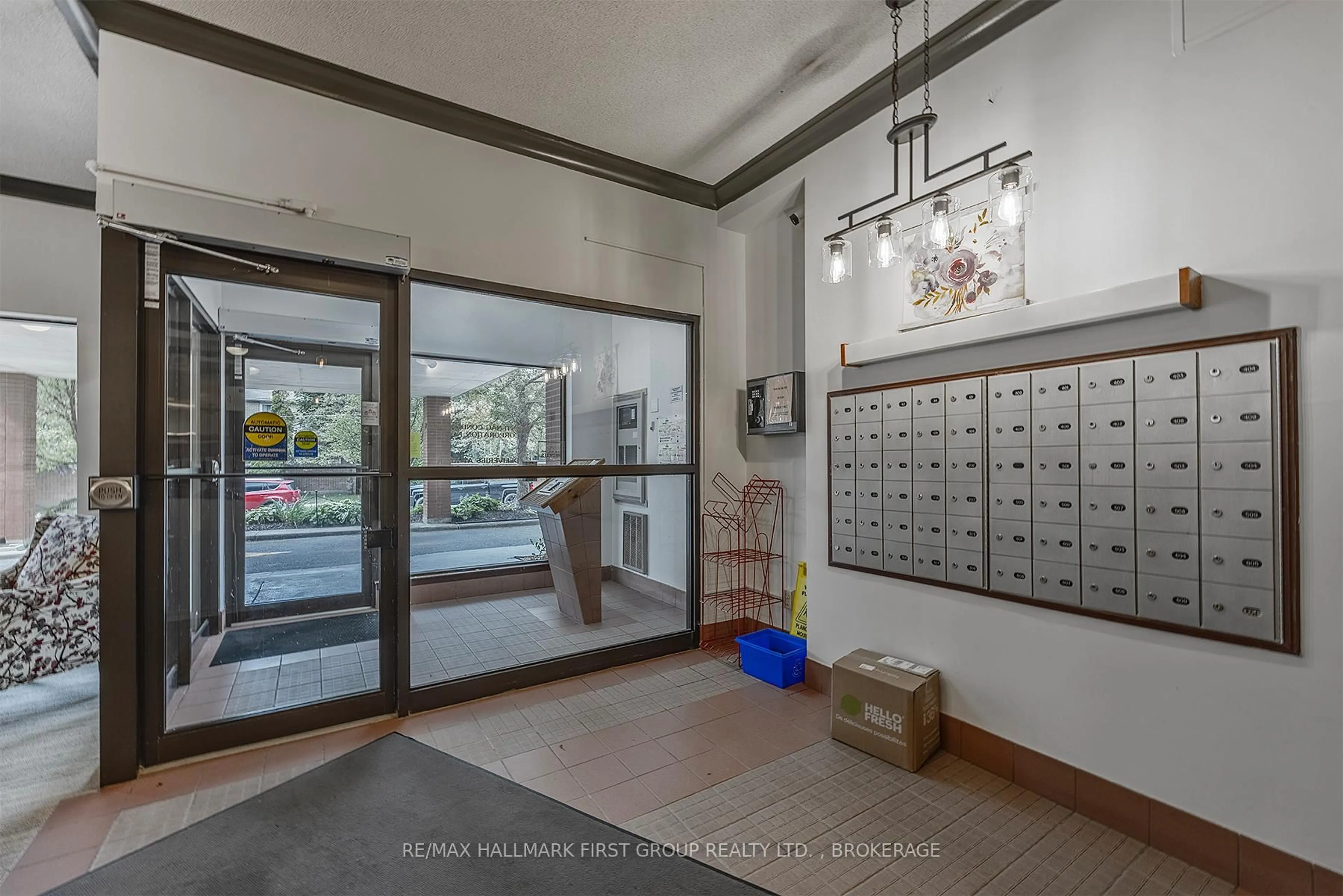 Indoor foyer for 14 Greenview Dr #A4, Kingston Ontario K7M 7T5