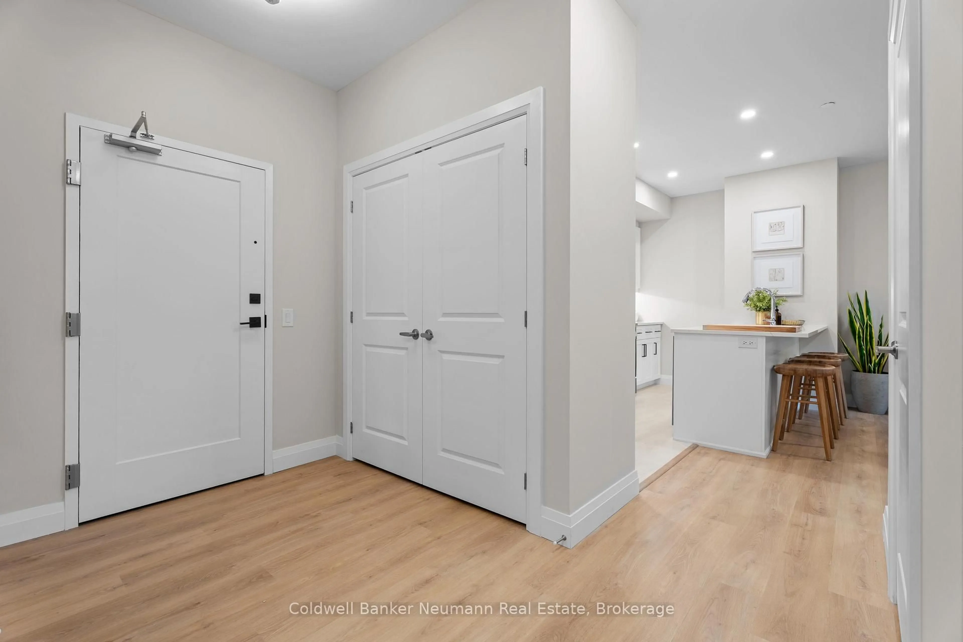 Indoor entryway for 1882 Gordon St #315, Guelph Ontario N1K 0P6