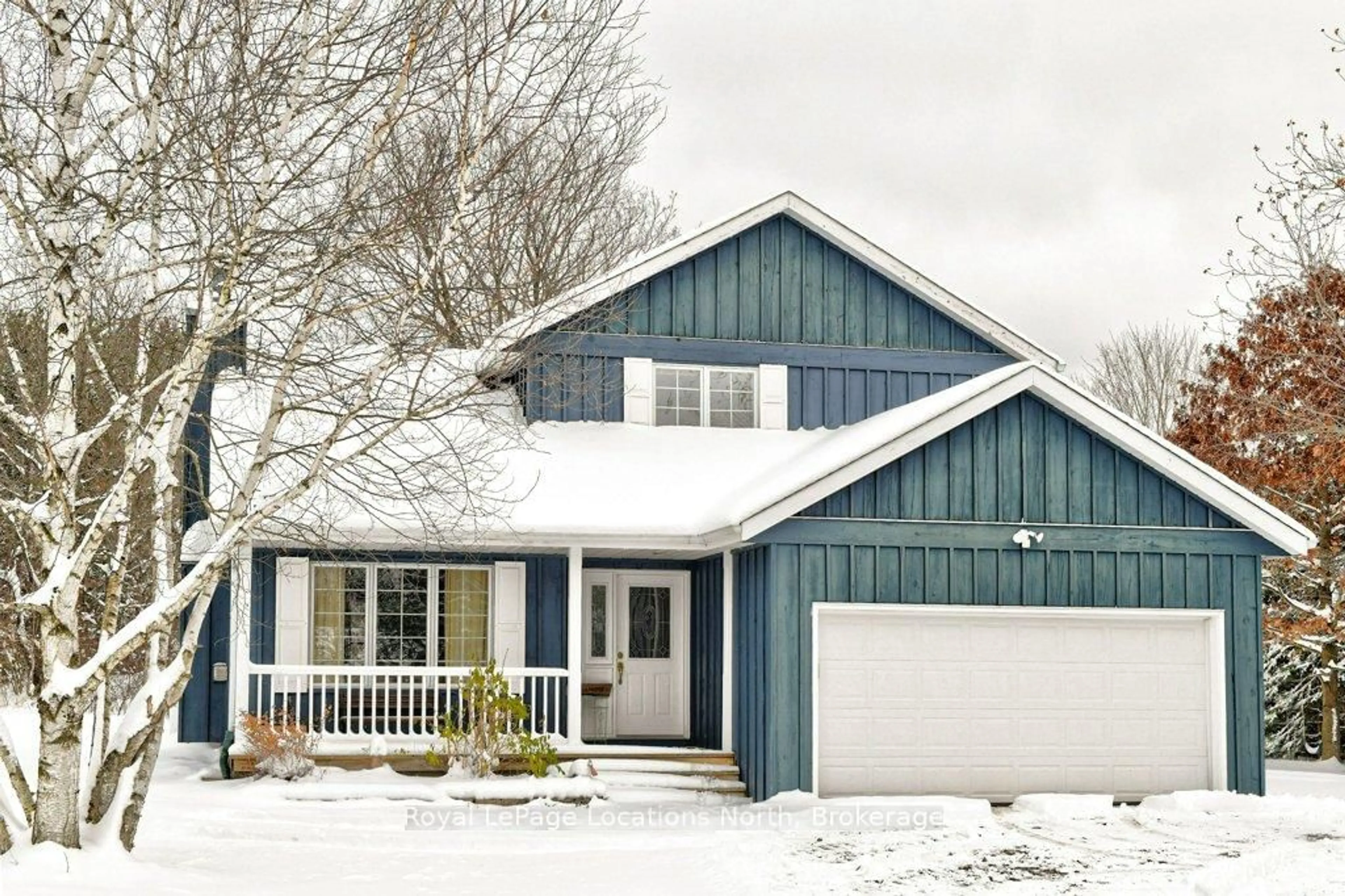 Home with vinyl exterior material, street for 255 Blue Jay Cres, Grey Highlands Ontario N0C 1H0