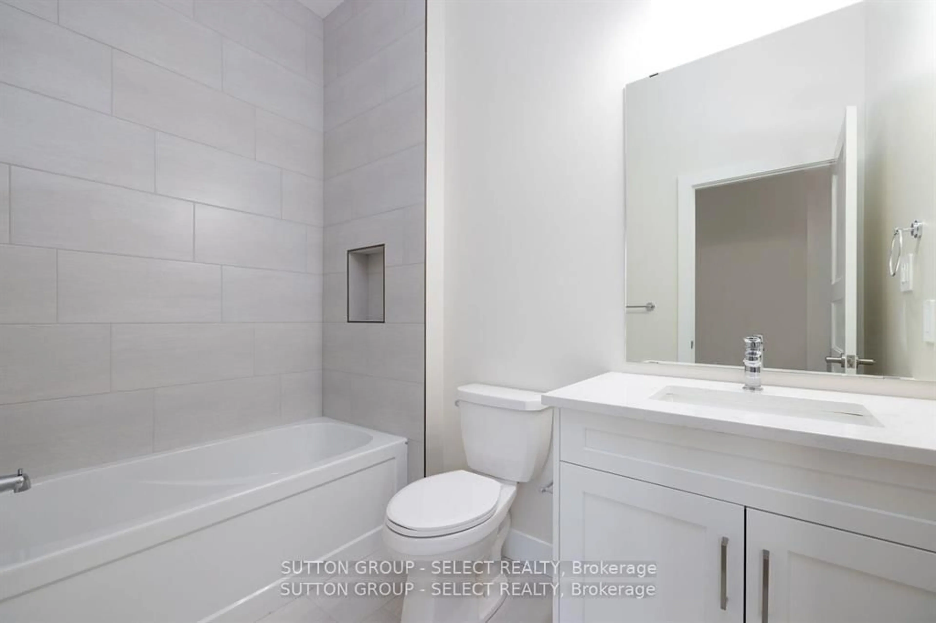 Standard bathroom, ceramic/tile floor for 7966 Fallon Dr #14, Lucan Biddulph Ontario N0M 1V0
