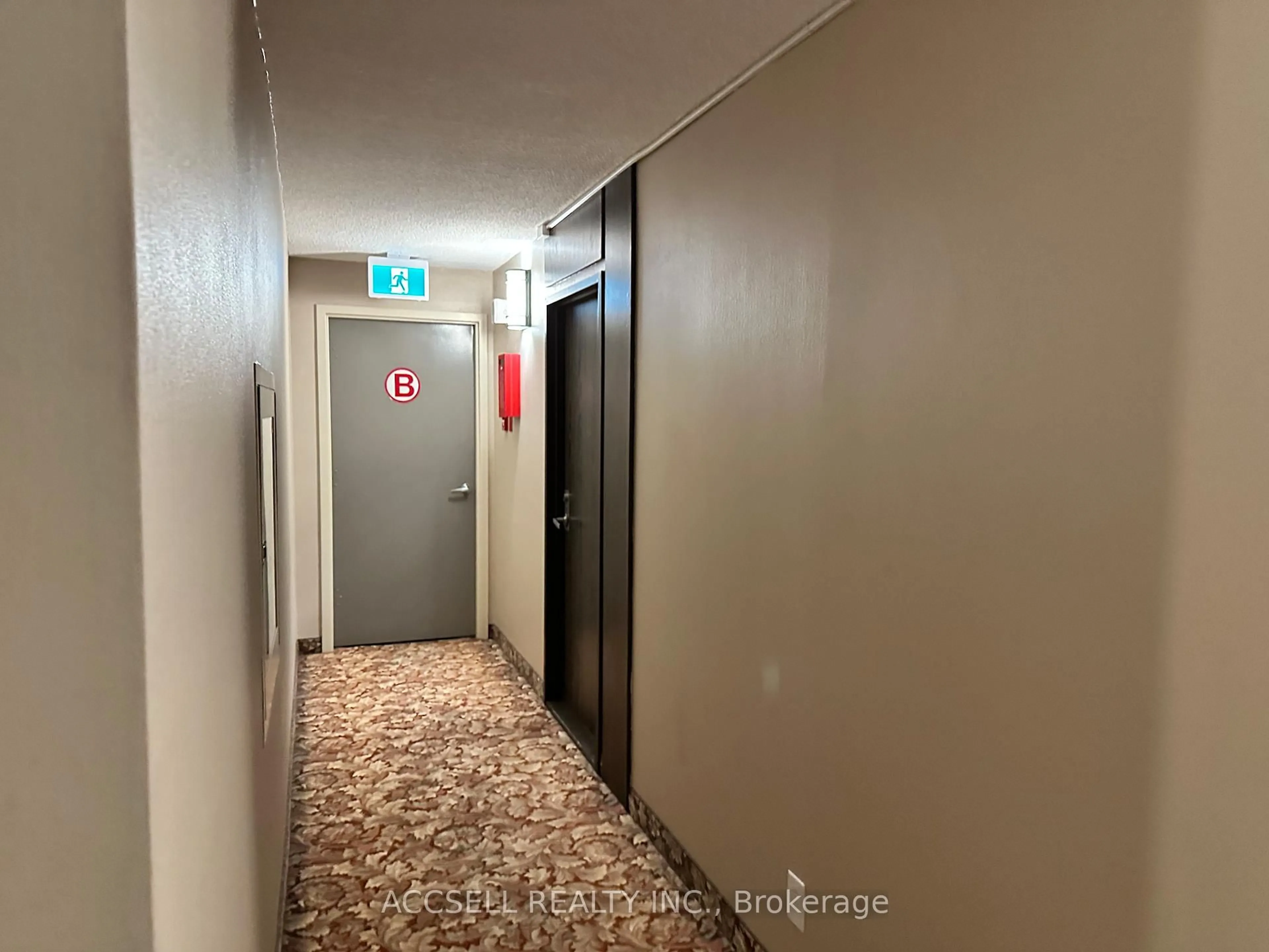 A pic of a room for 1785 Frobisher Lane, Ottawa Ontario K1G 3T7