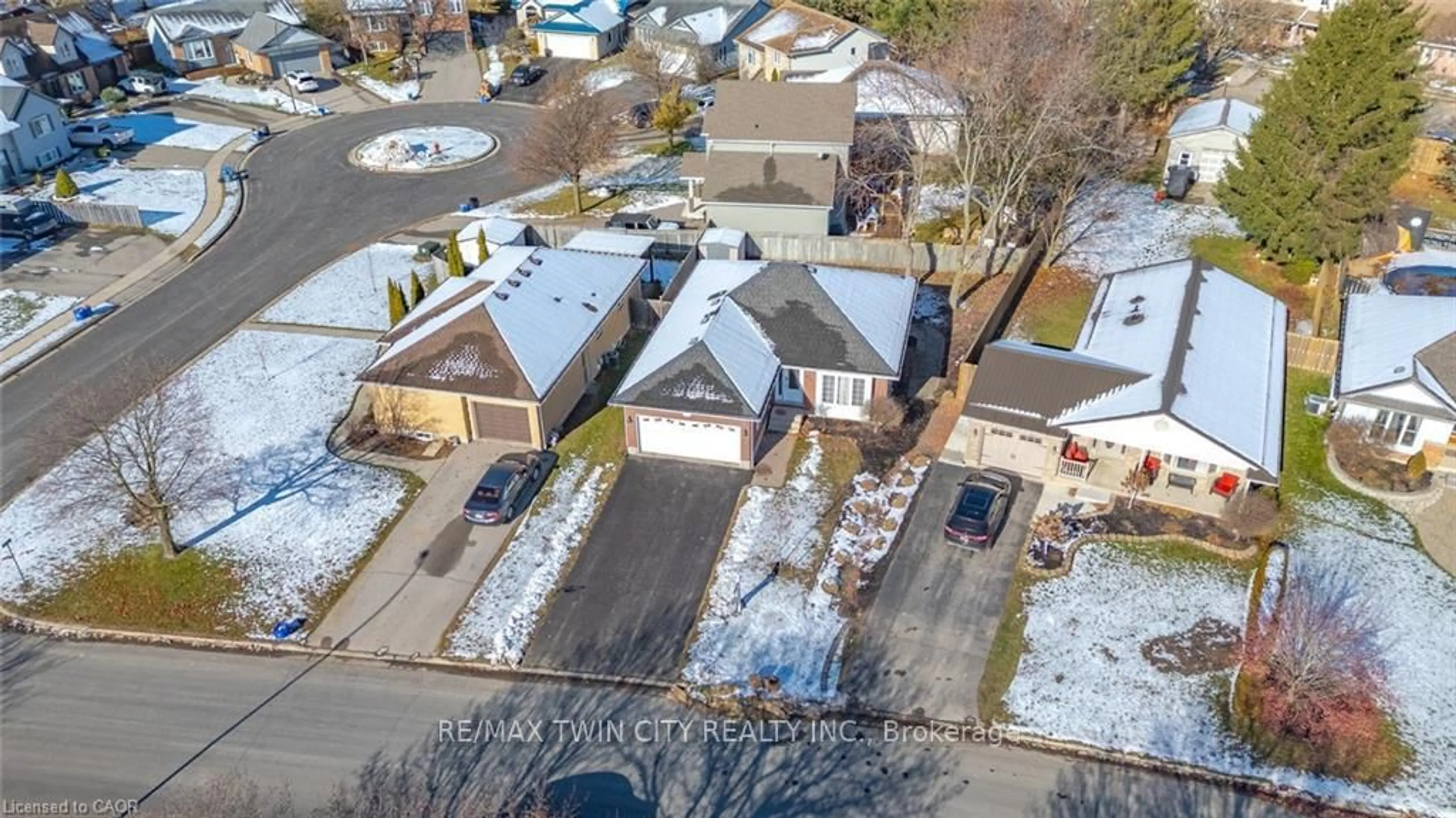 A pic from outside/outdoor area/front of a property/back of a property/a pic from drone, street for 49 Alexander Dr, Aylmer Ontario N5H 3G4