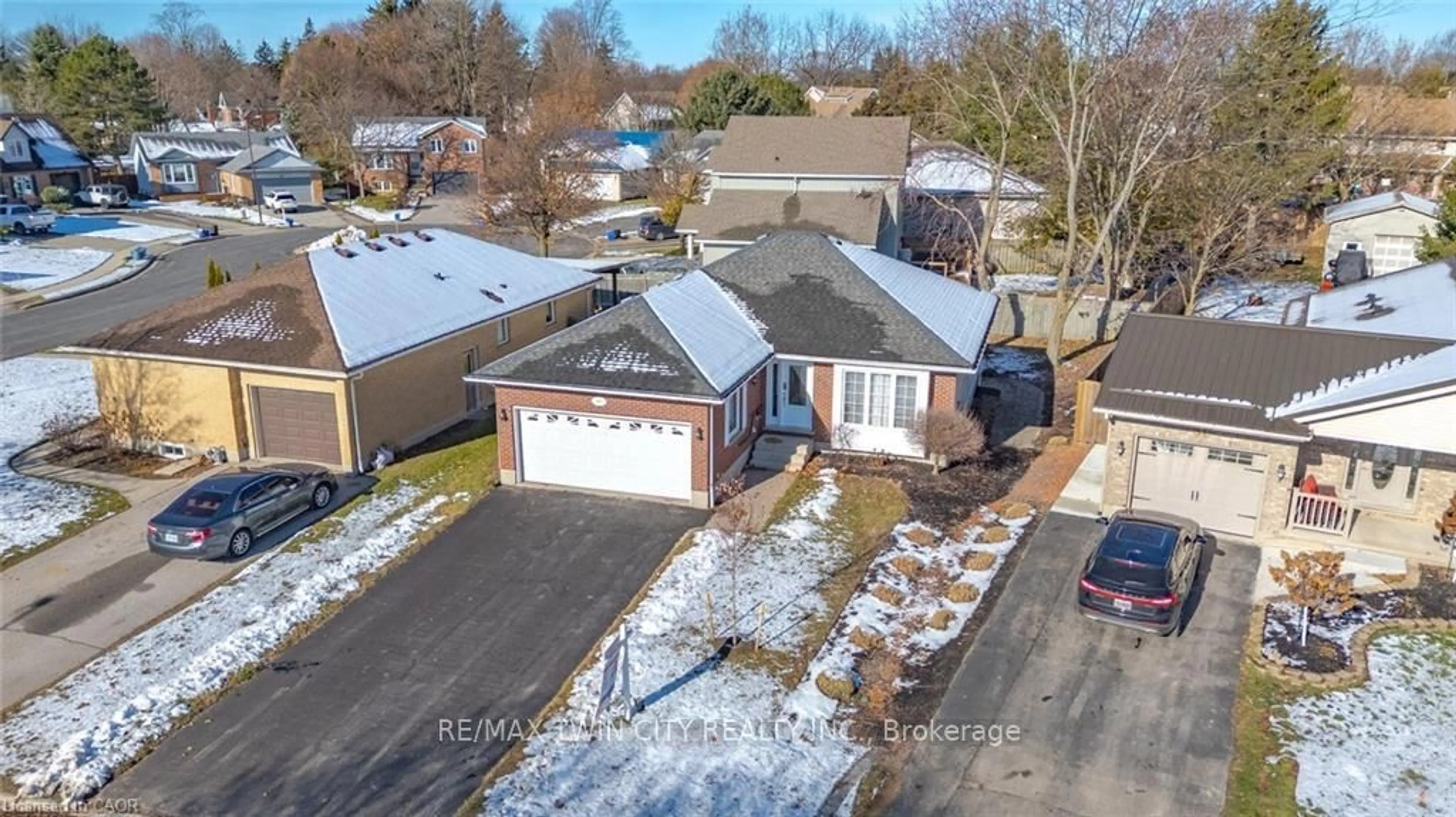 A pic from outside/outdoor area/front of a property/back of a property/a pic from drone, street for 49 Alexander Dr, Aylmer Ontario N5H 3G4