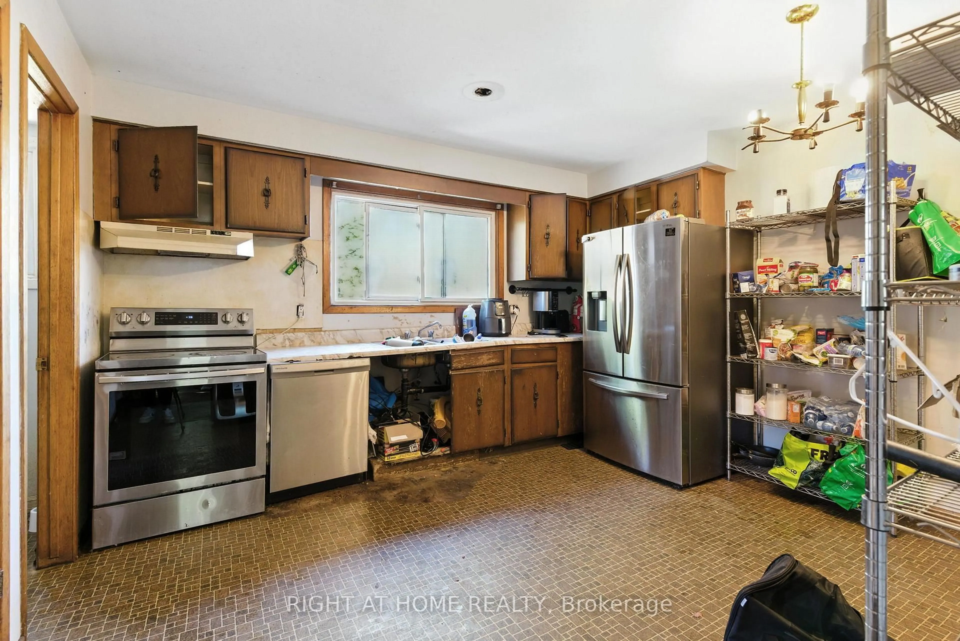 Standard kitchen, unknown for 4363 Meadowvale Dr, Niagara Falls Ontario L2E 5W8