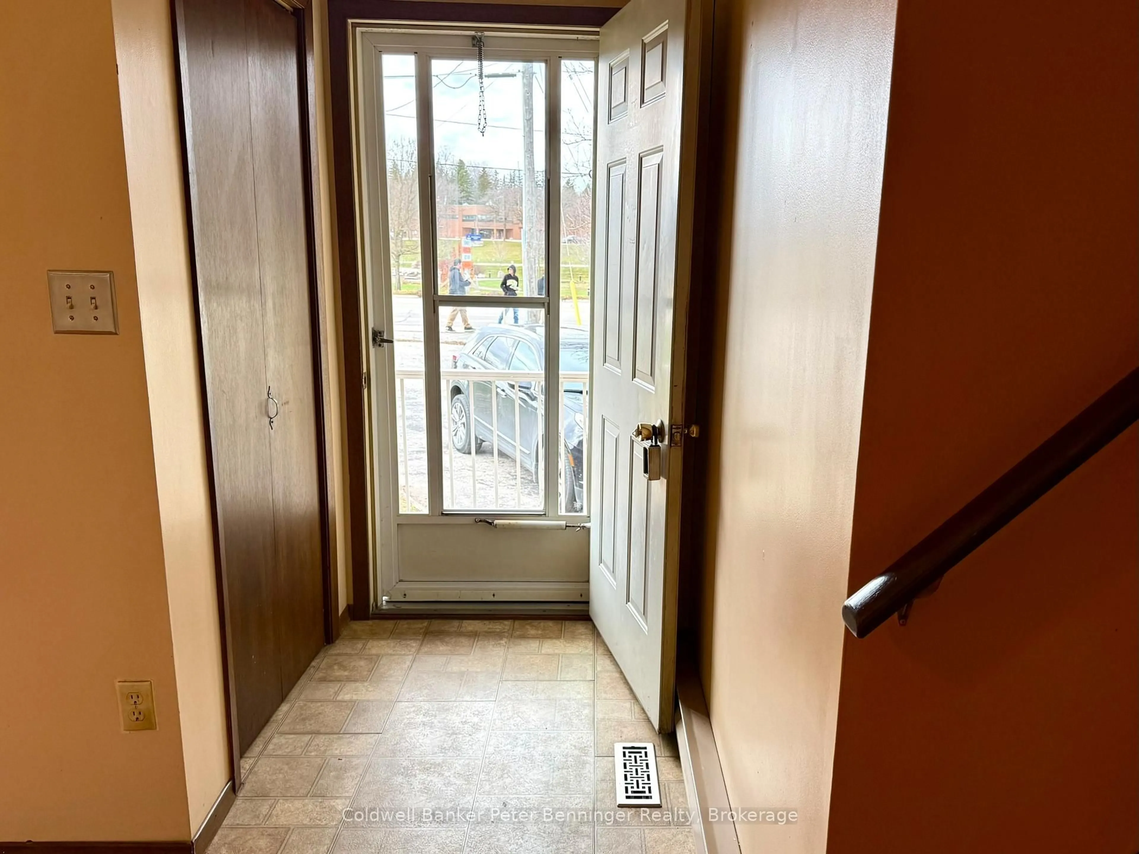 Indoor entryway for 1030 Yonge St, Brockton Ontario N0G 2V0