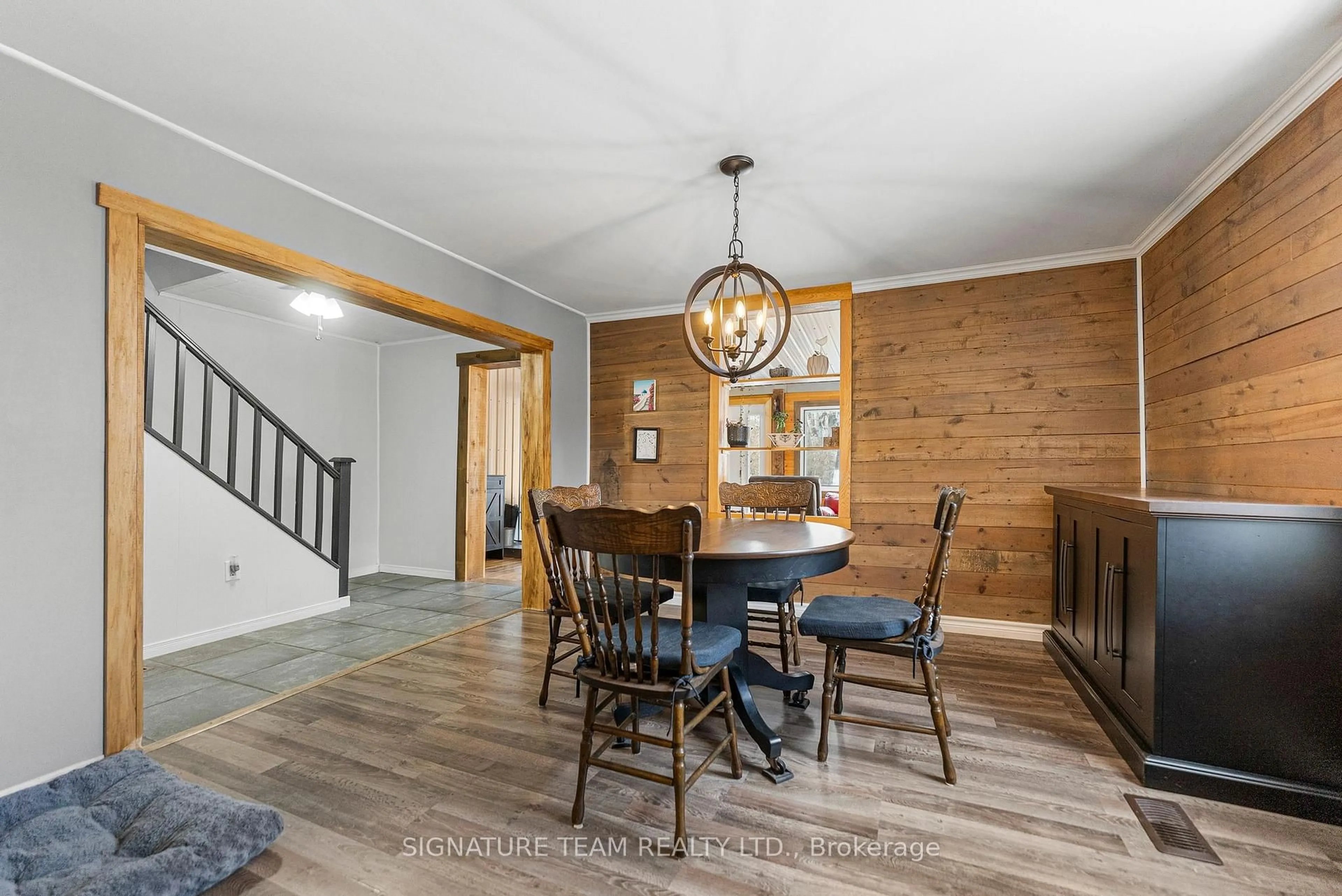 Dining room, wood/laminate floor for 1485 Eady Rd, Renfrew Ontario K7V 3Z8