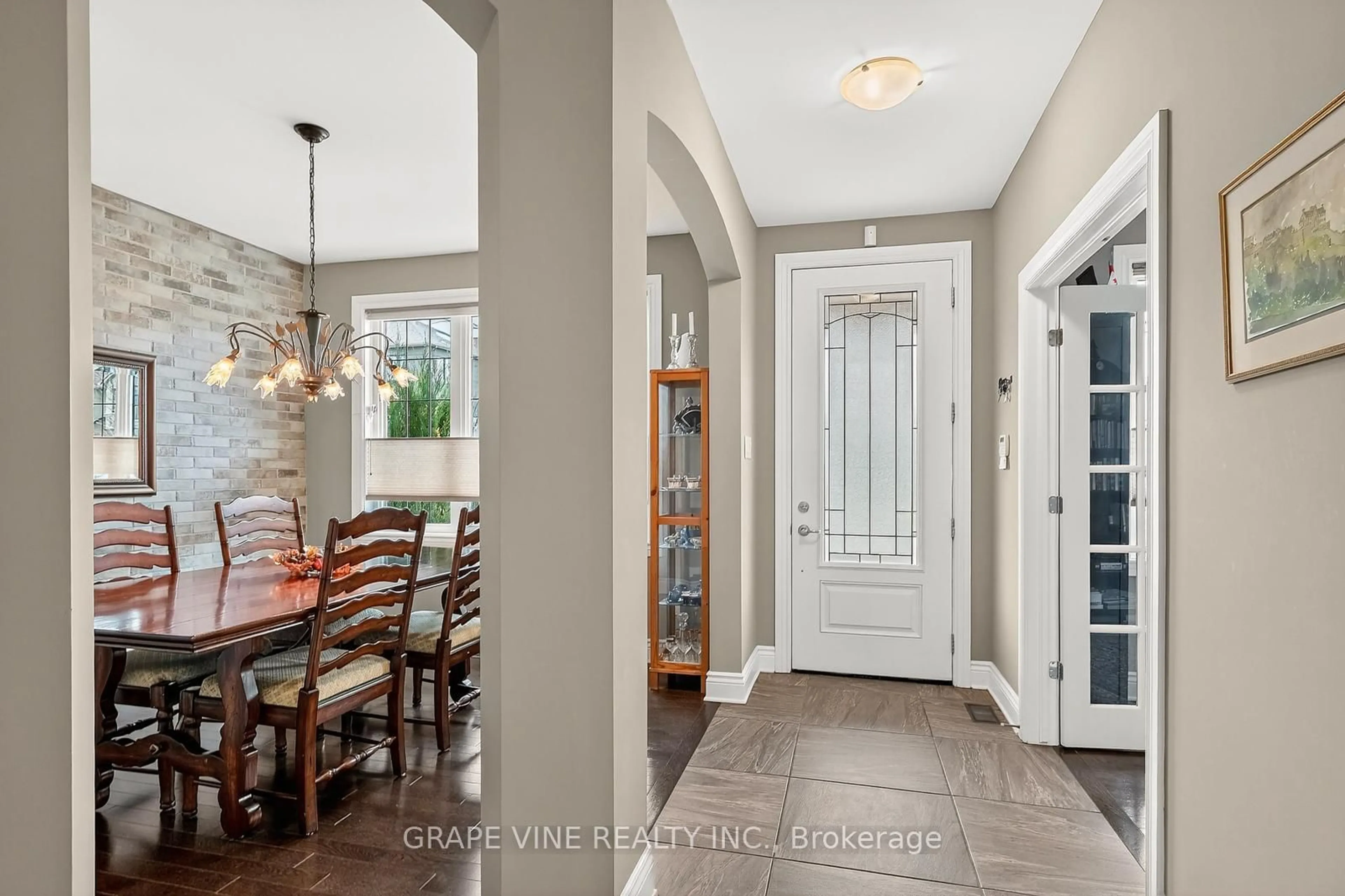 Indoor entryway for 506 Chriscraft Way, Manotick Ontario K4M 0G1