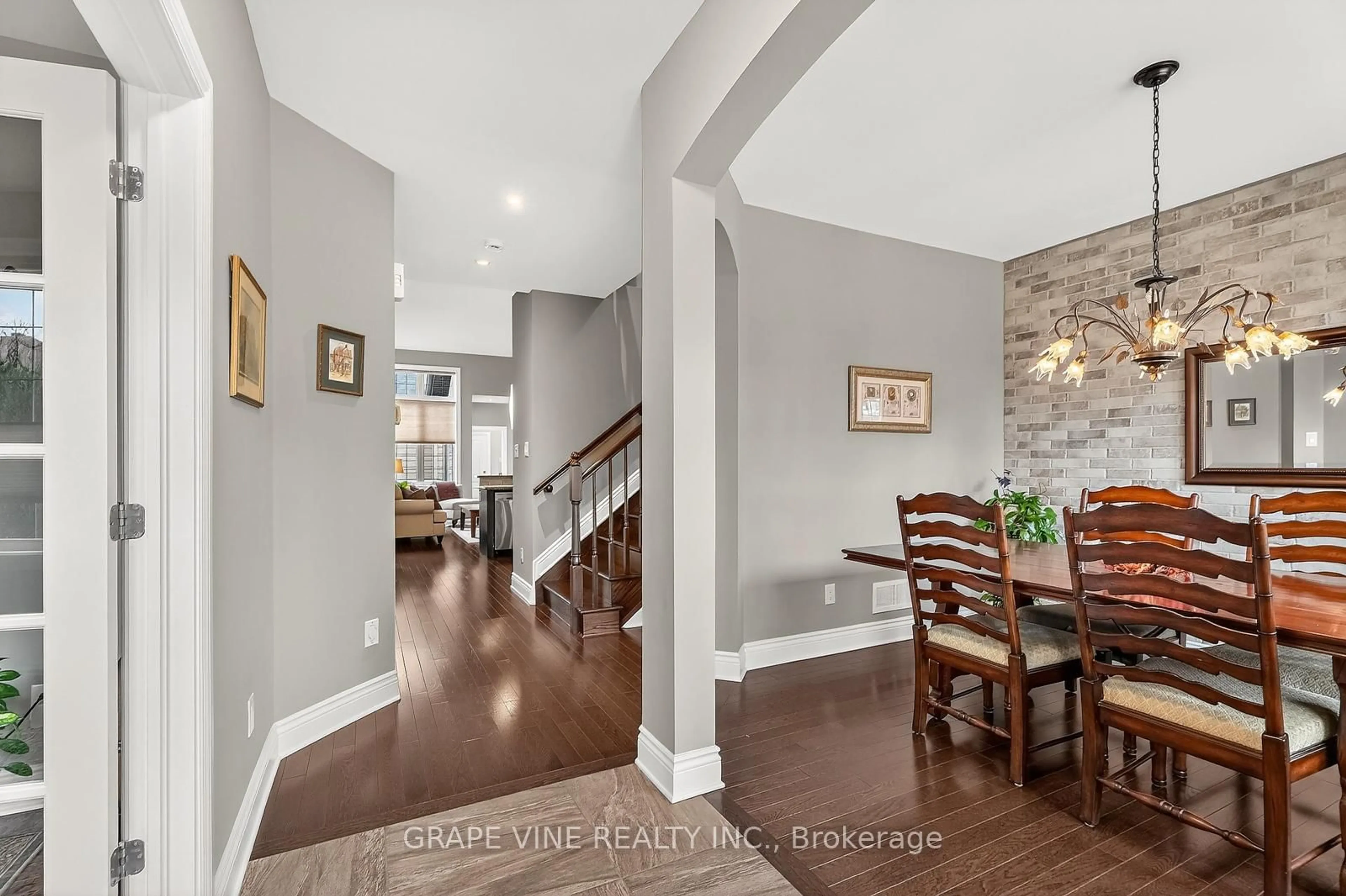 Indoor entryway for 506 Chriscraft Way, Manotick Ontario K4M 0G1