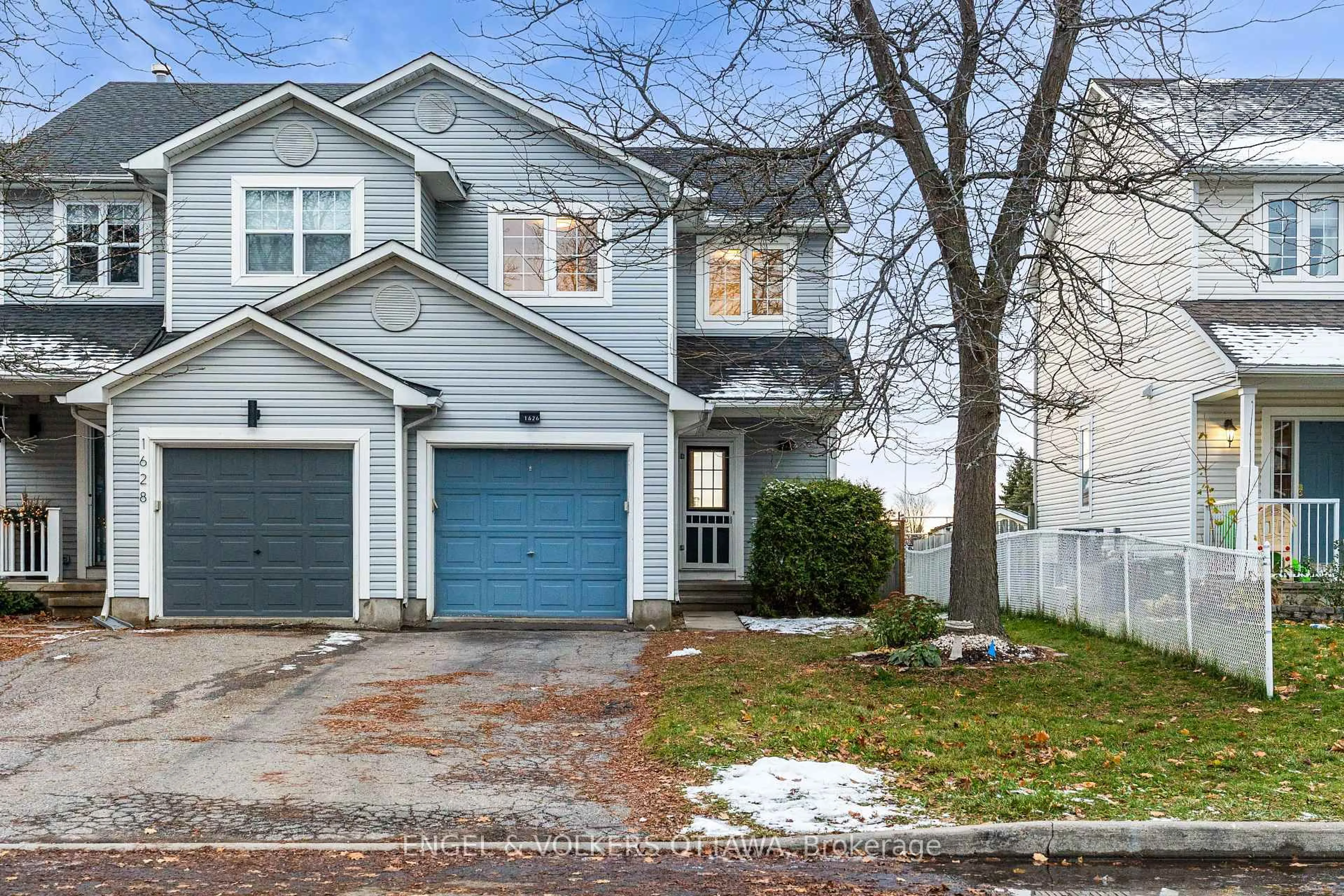 Home with vinyl exterior material, street for 1626 Trenholm Lane, Orleans Ontario K4A 4B6