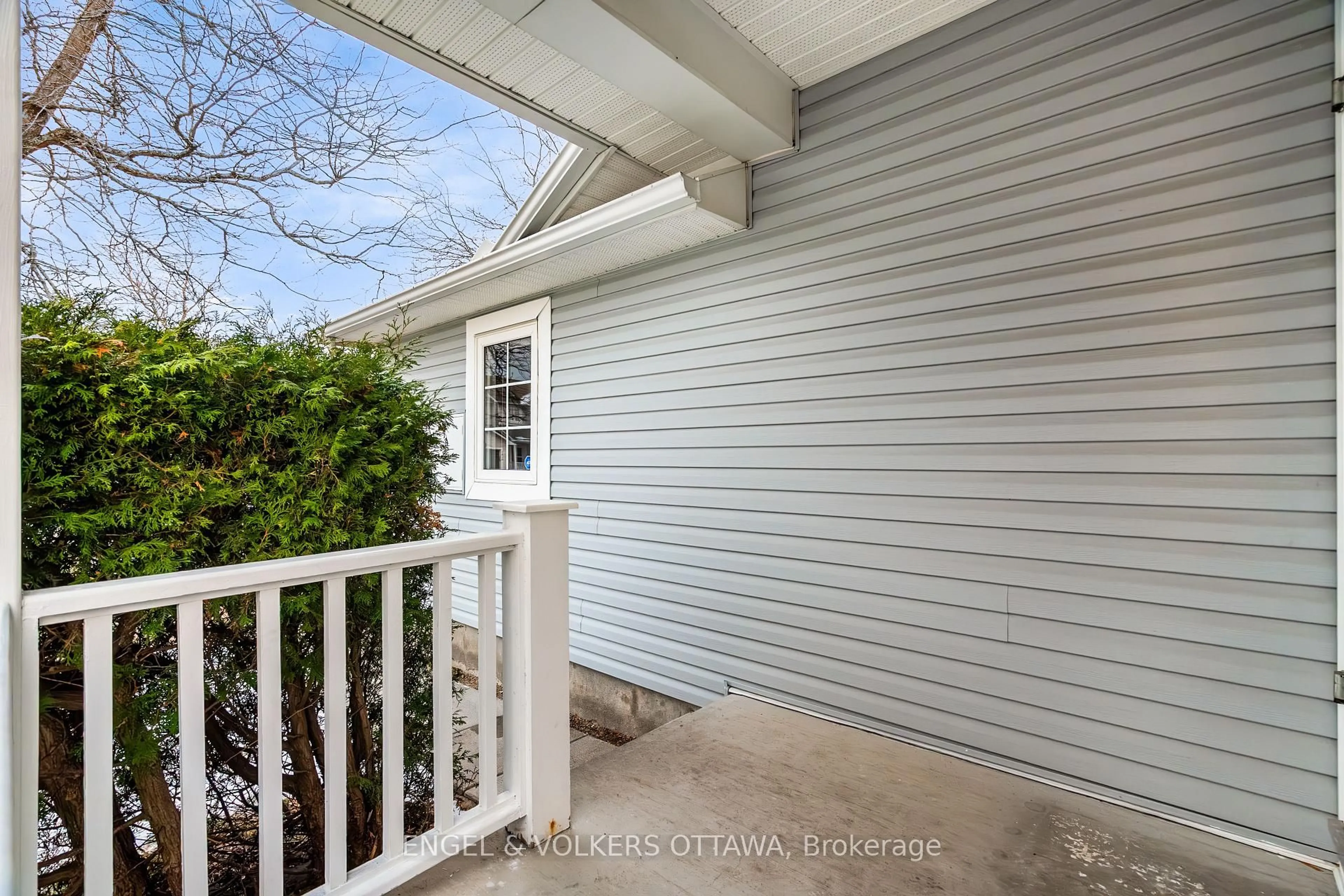 Patio, street for 1626 Trenholm Lane, Orleans Ontario K4A 4B6