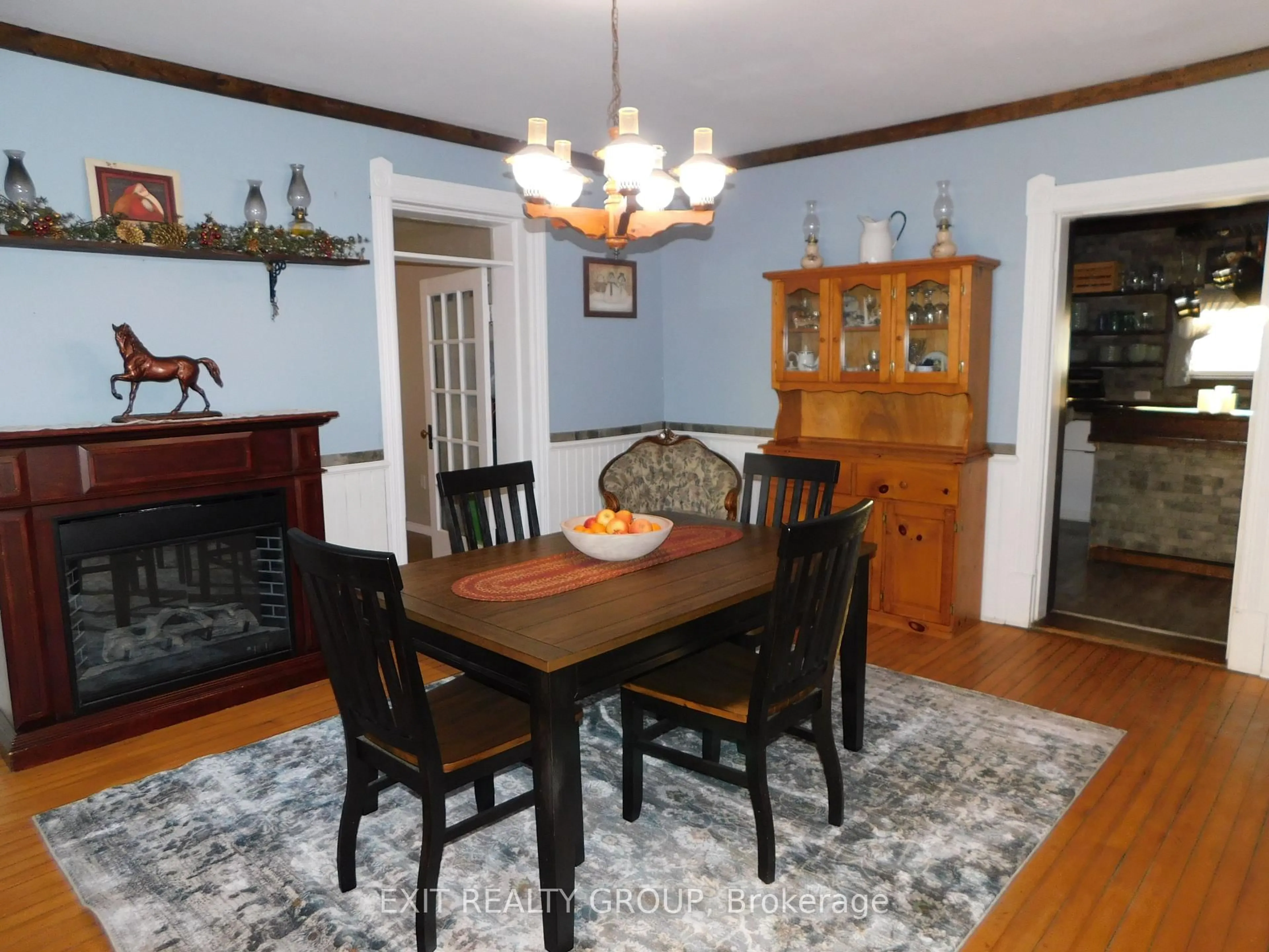 Dining room, wood/laminate floor for 138 Colborne St, Tweed Ontario K0K 3J0