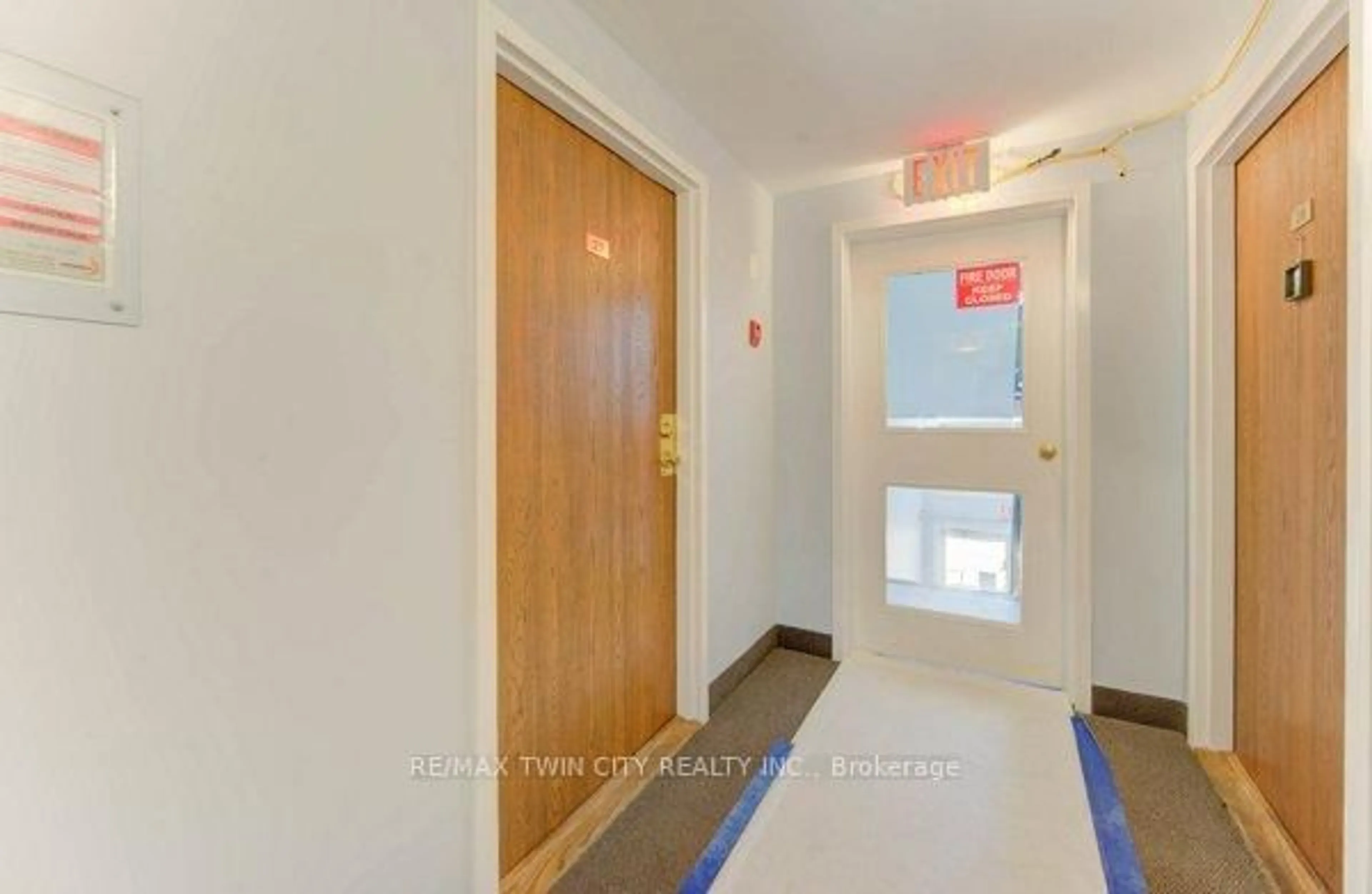 Indoor entryway for 3085 Kingsway Dr #27, Kitchener Ontario N2C 2P1