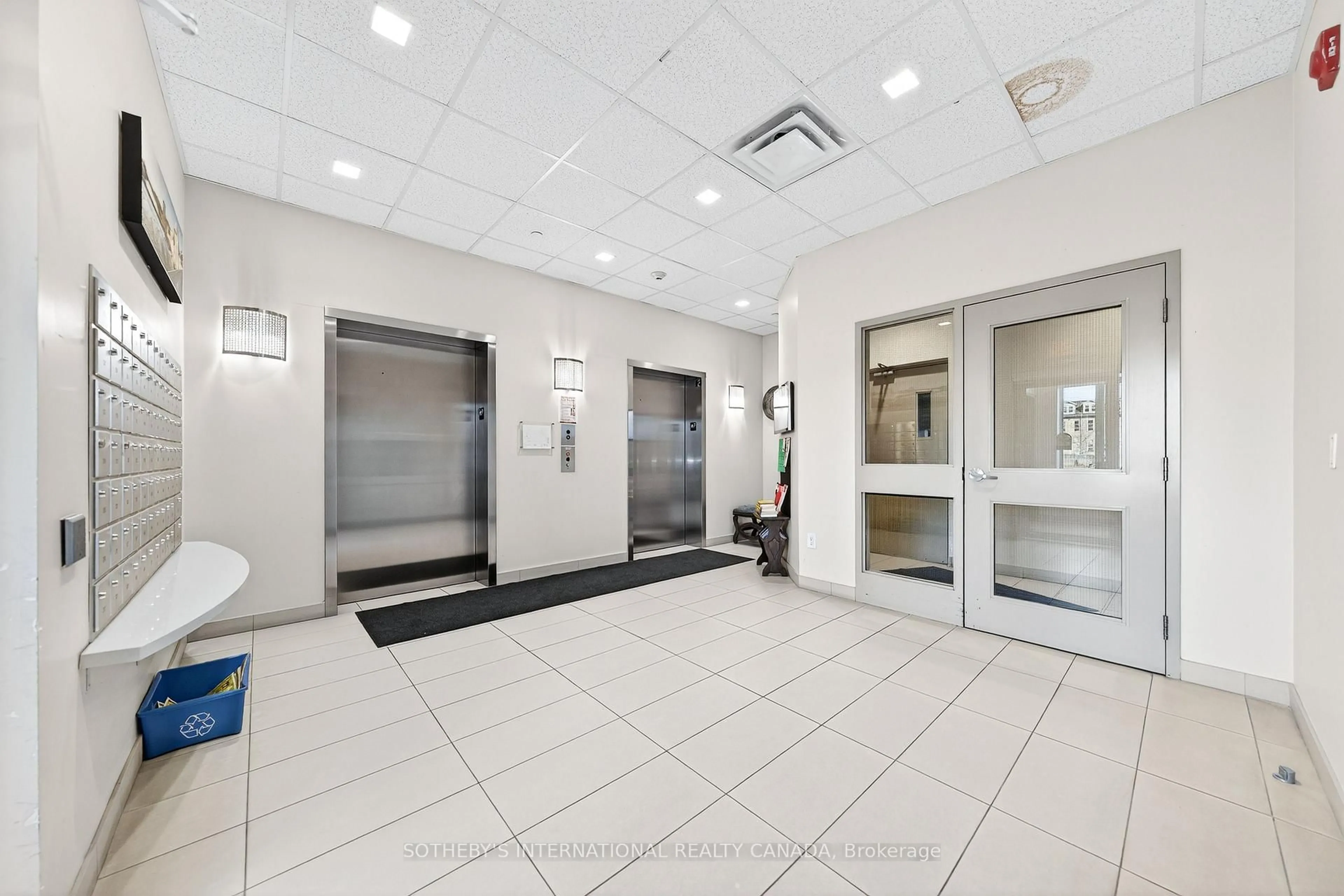 Indoor foyer for 155 Water St #705, Cambridge Ontario N1R 3E2