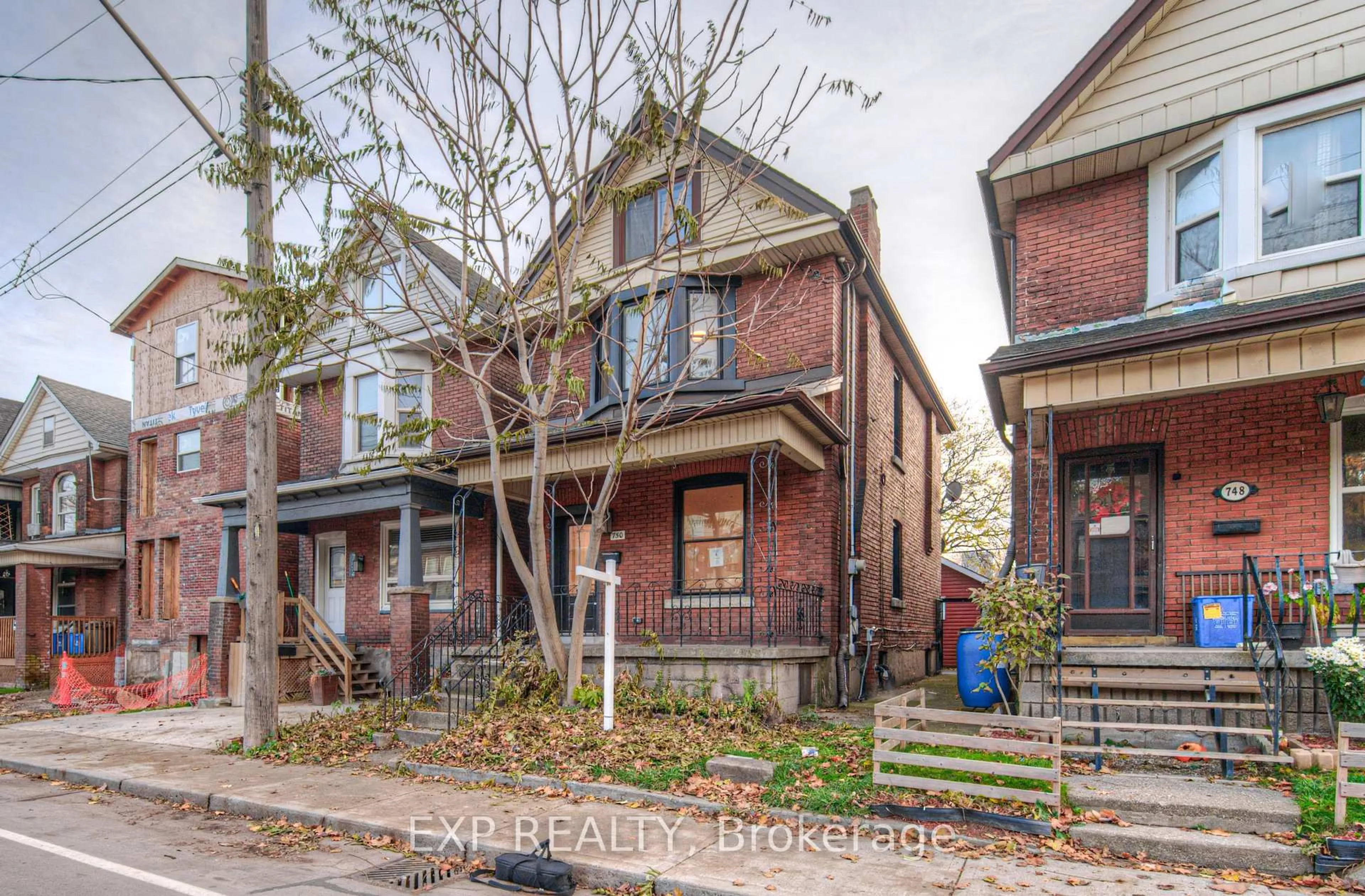 Home with brick exterior material, street for 750 Cannon St, Hamilton Ontario L8L 2G9