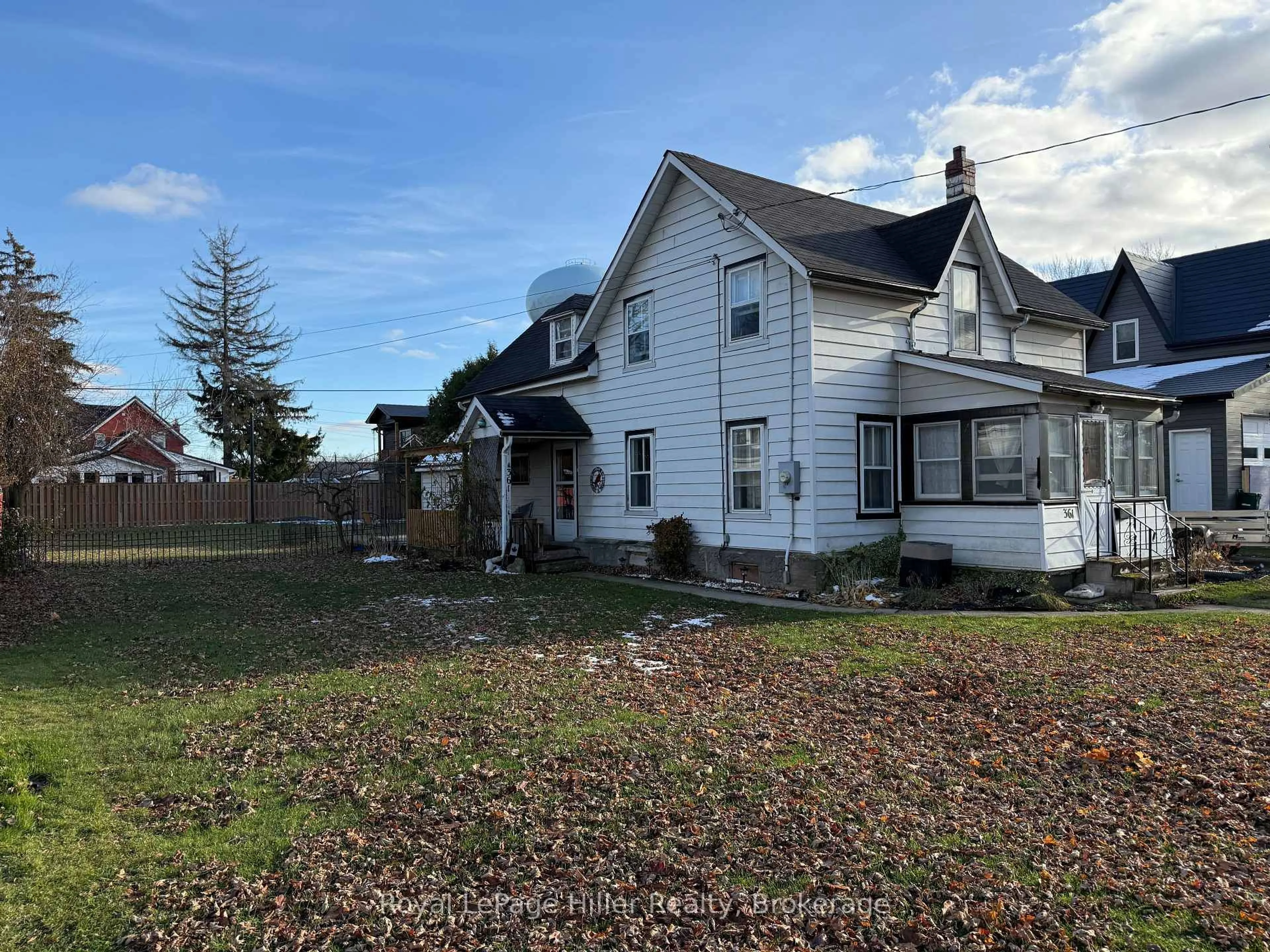 A pic from outside/outdoor area/front of a property/back of a property/a pic from drone, unknown for 361 Nelson St, Stratford Ontario N5A 2K7