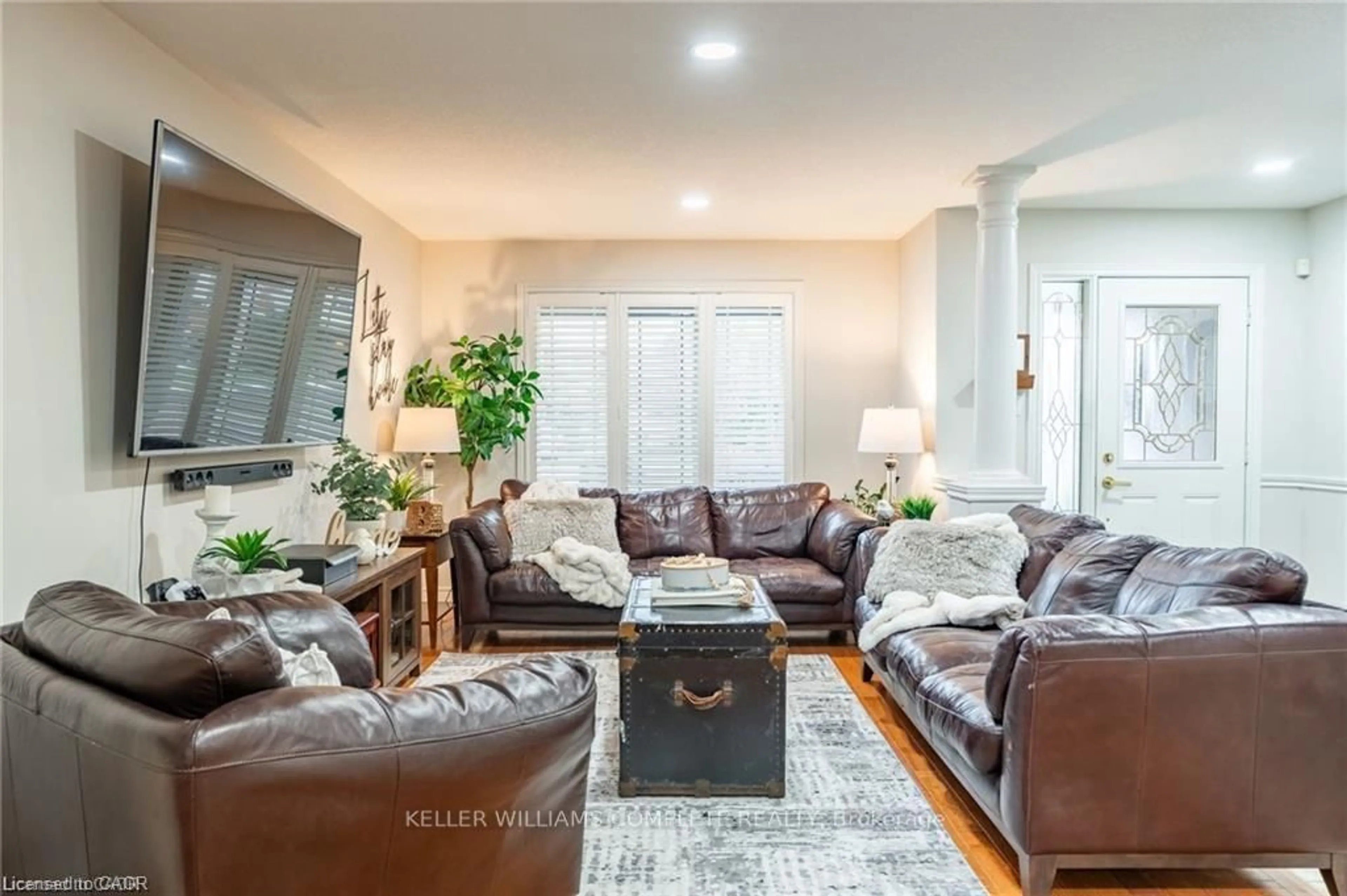 Living room with furniture, unknown for 144 Sumner Cres, Grimsby Ontario L3M 0B4