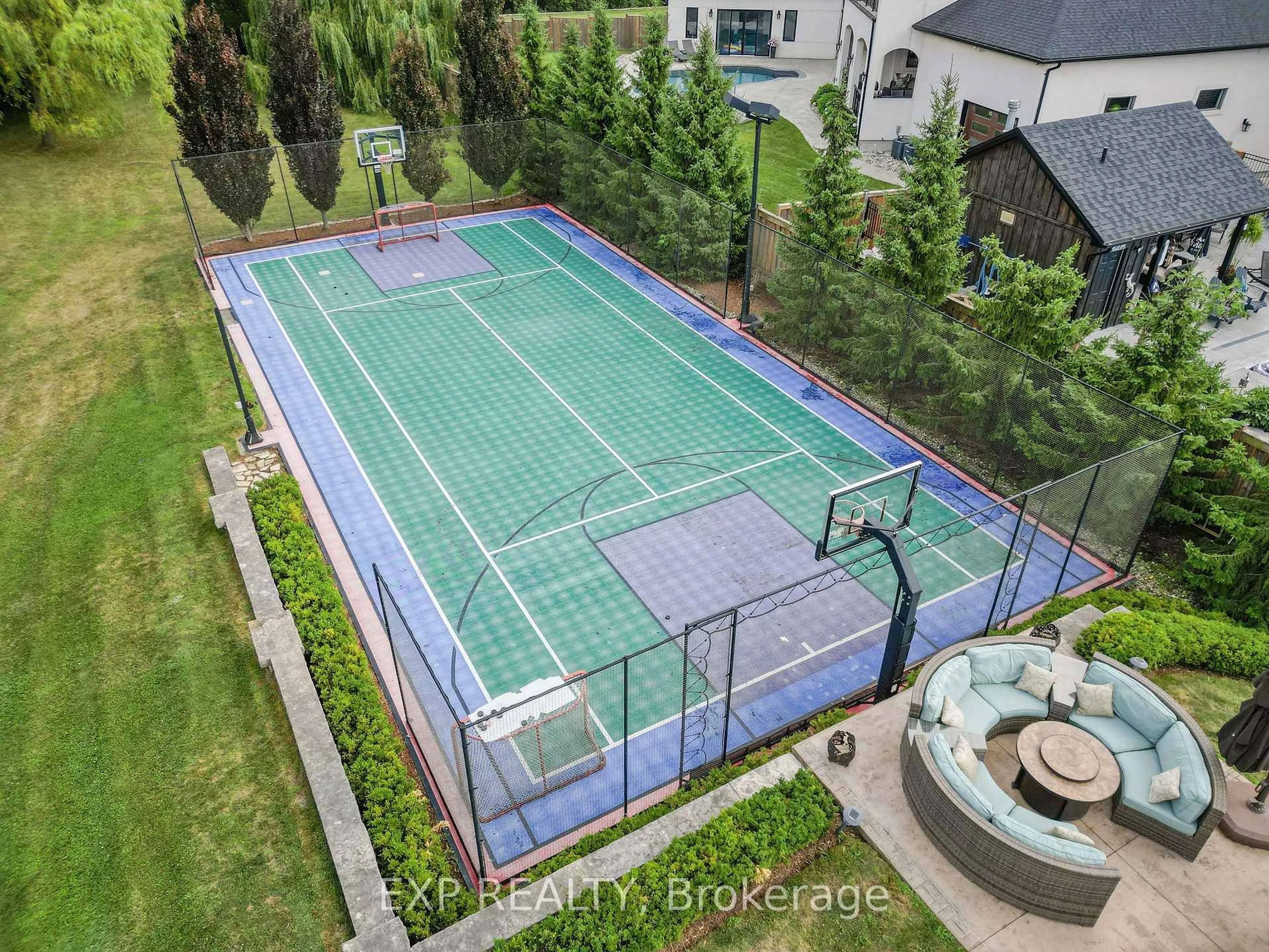 A pic from outside/outdoor area/front of a property/back of a property/a pic from drone, water/lake/river/ocean view for 569 Franklinway Gate, London North Ontario N6G 5C8