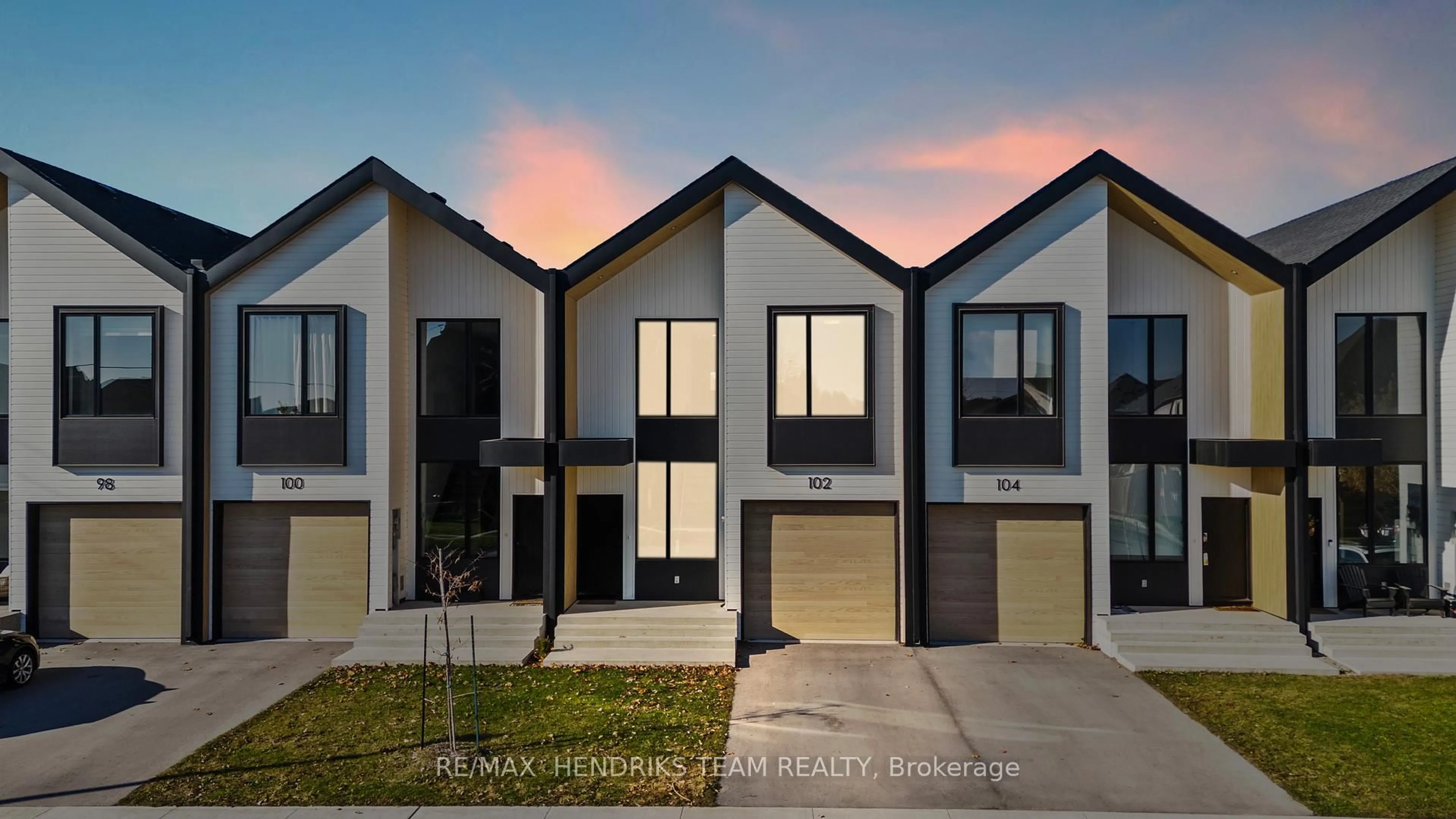 Unknown for 102 Lametti Dr, Pelham Ontario L3B 5N5