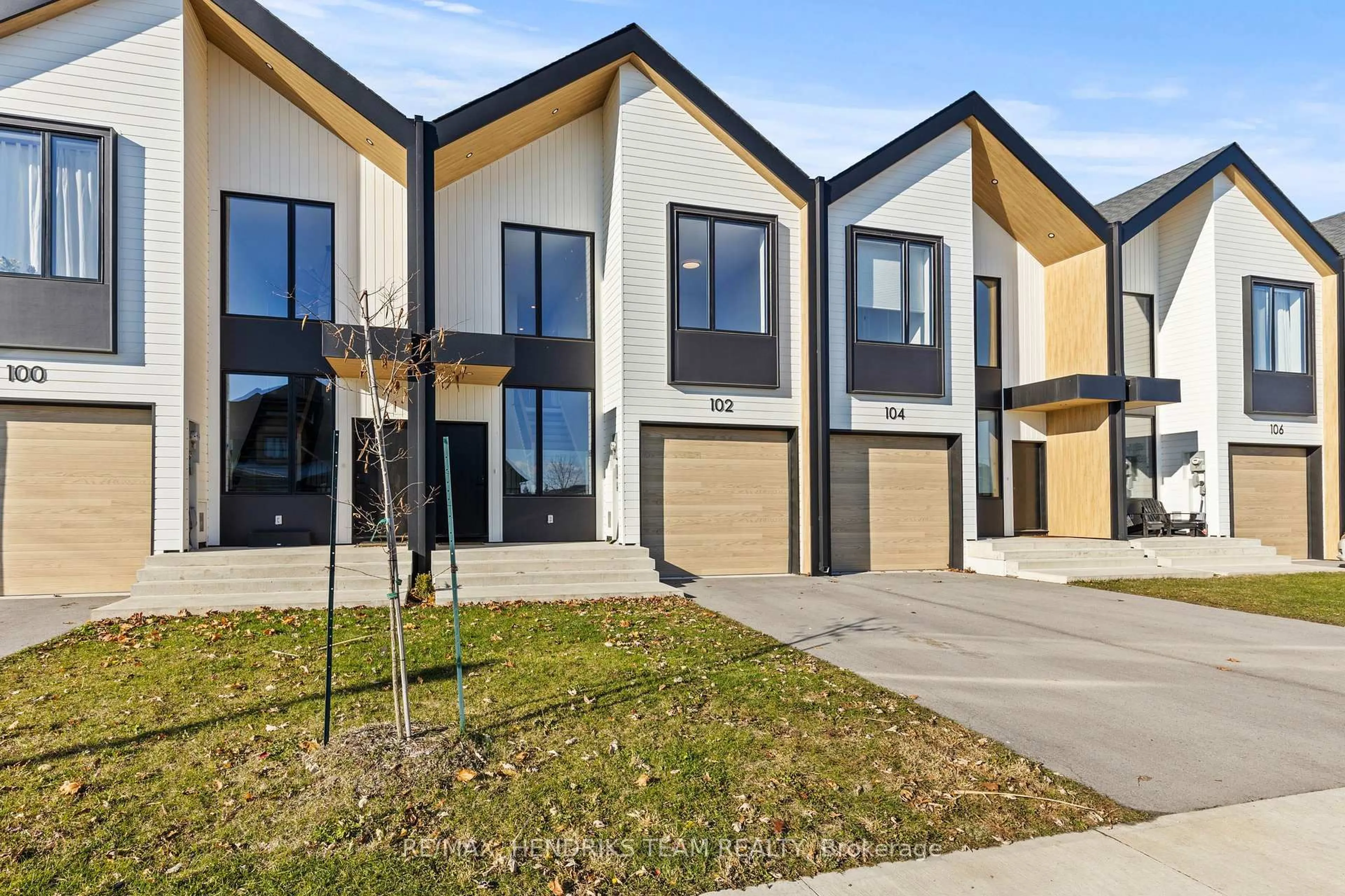 Unknown for 102 Lametti Dr, Pelham Ontario L3B 5N5