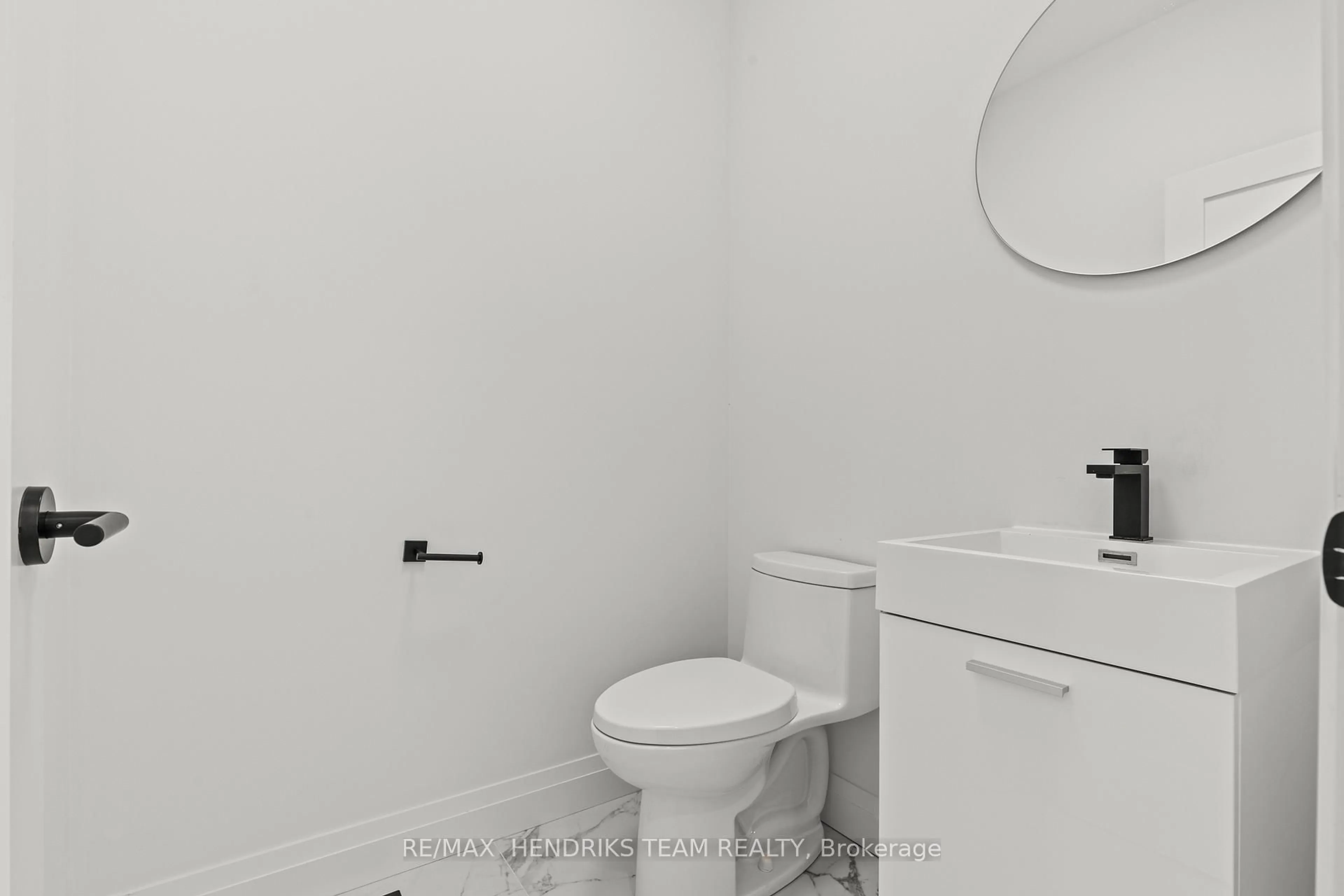 Standard bathroom, unknown for 102 Lametti Dr, Pelham Ontario L3B 5N5
