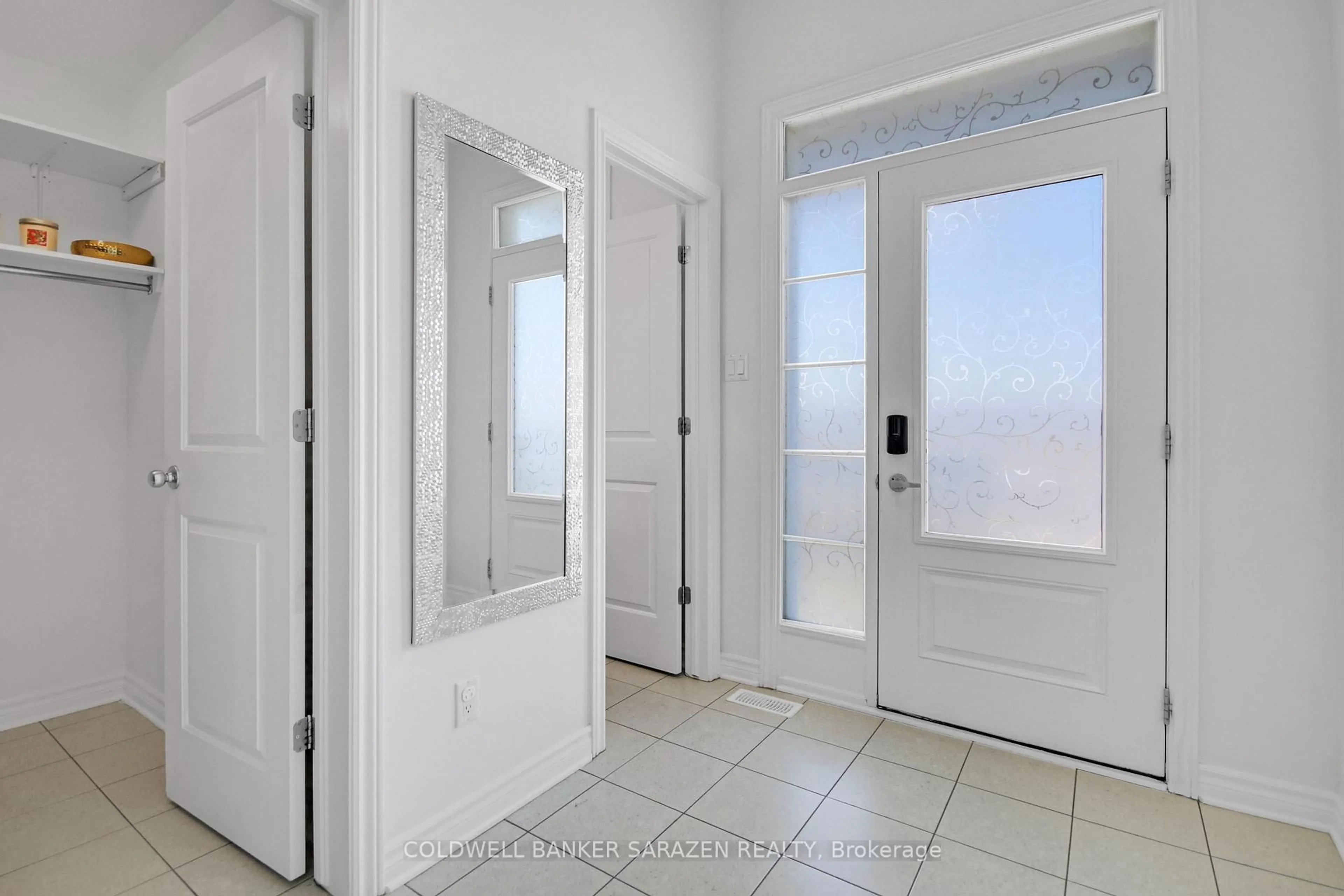 Indoor entryway for 652 Decoeur Dr, Orleans Ontario K4A 1G4