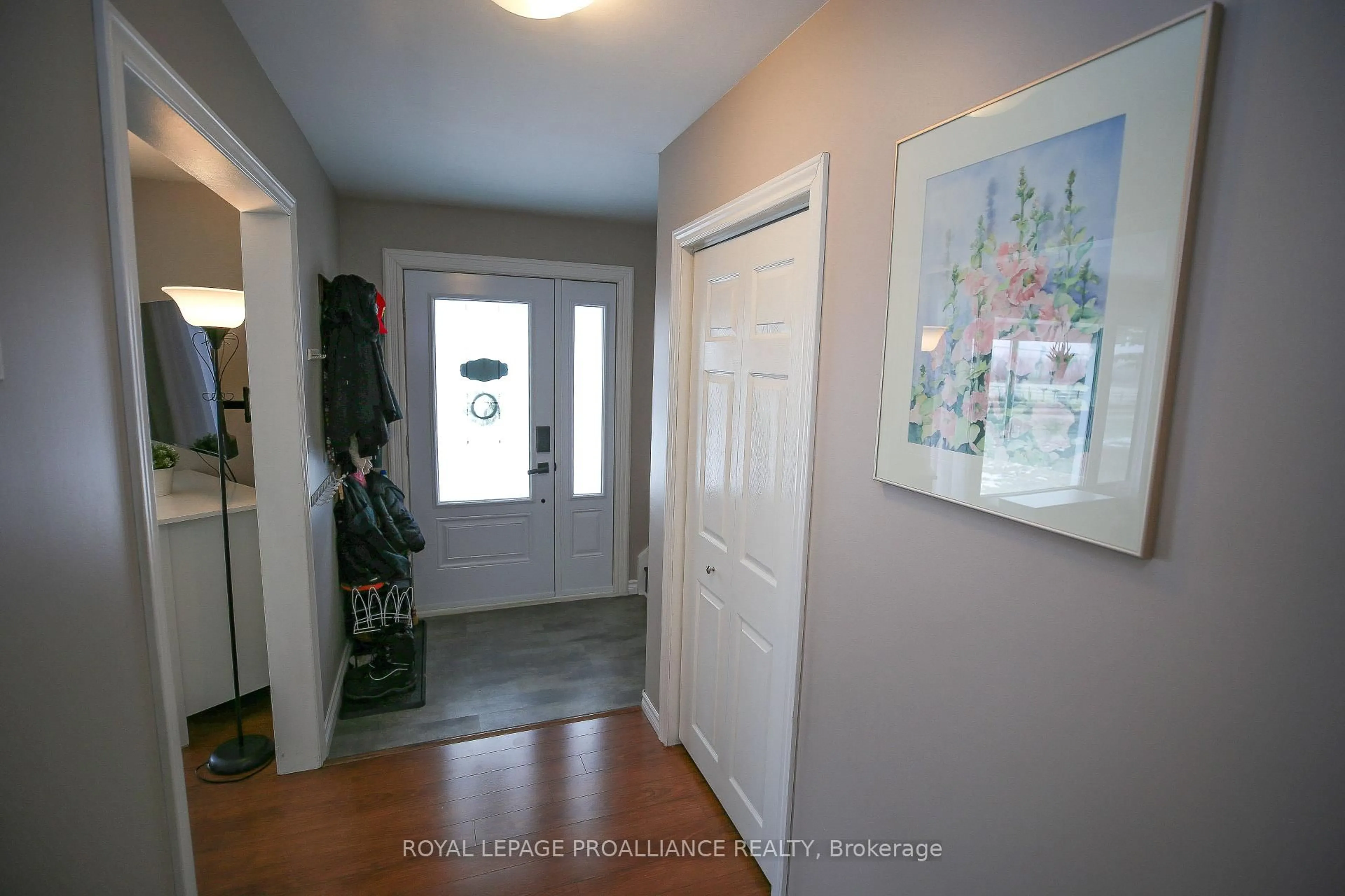 Indoor entryway for 6020 County Road 29 Highway, Elizabethtown-Kitley Ontario K6V 5T4
