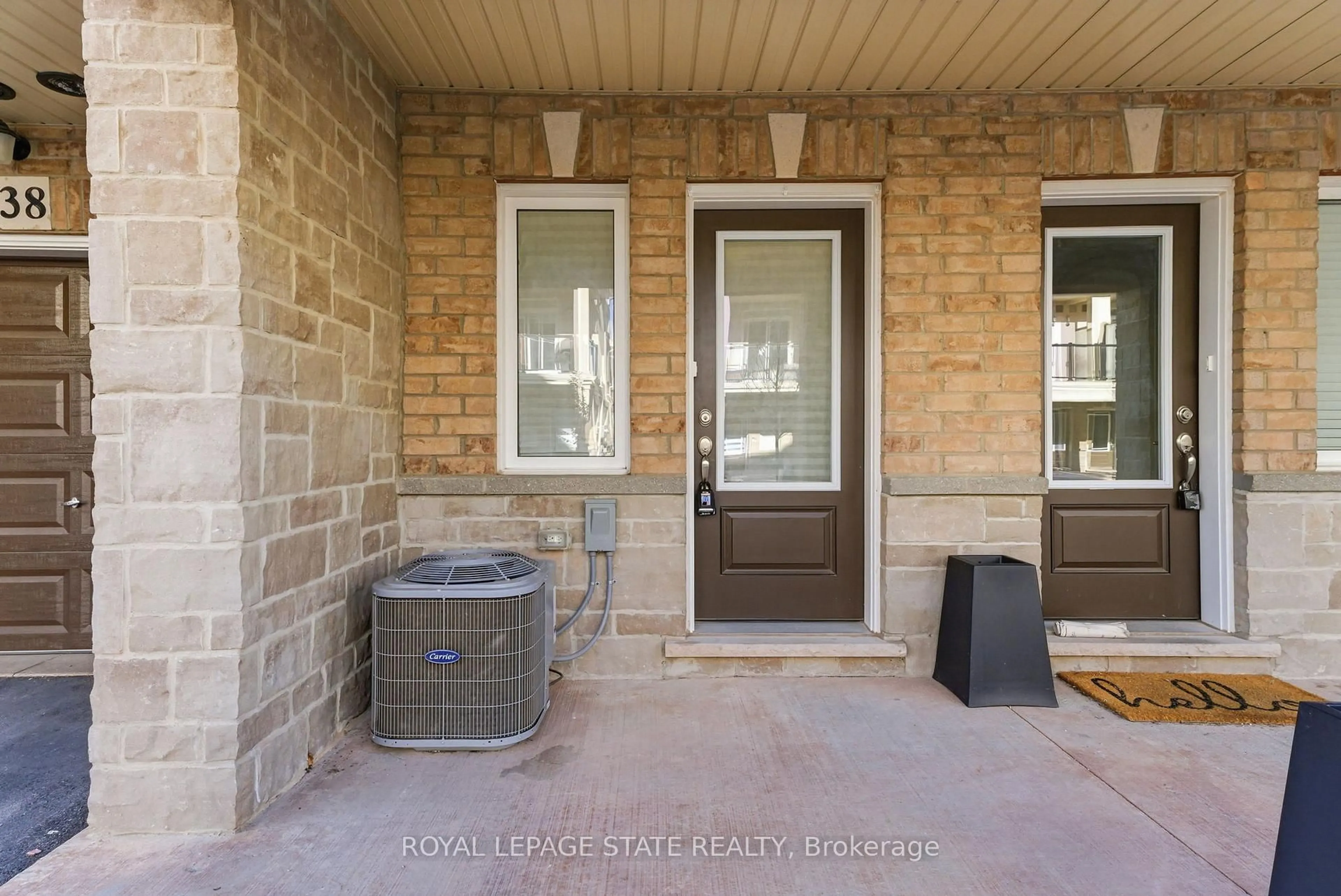 Indoor entryway for 40 Zinfandel Dr #38, Hamilton Ontario L8E 0L1
