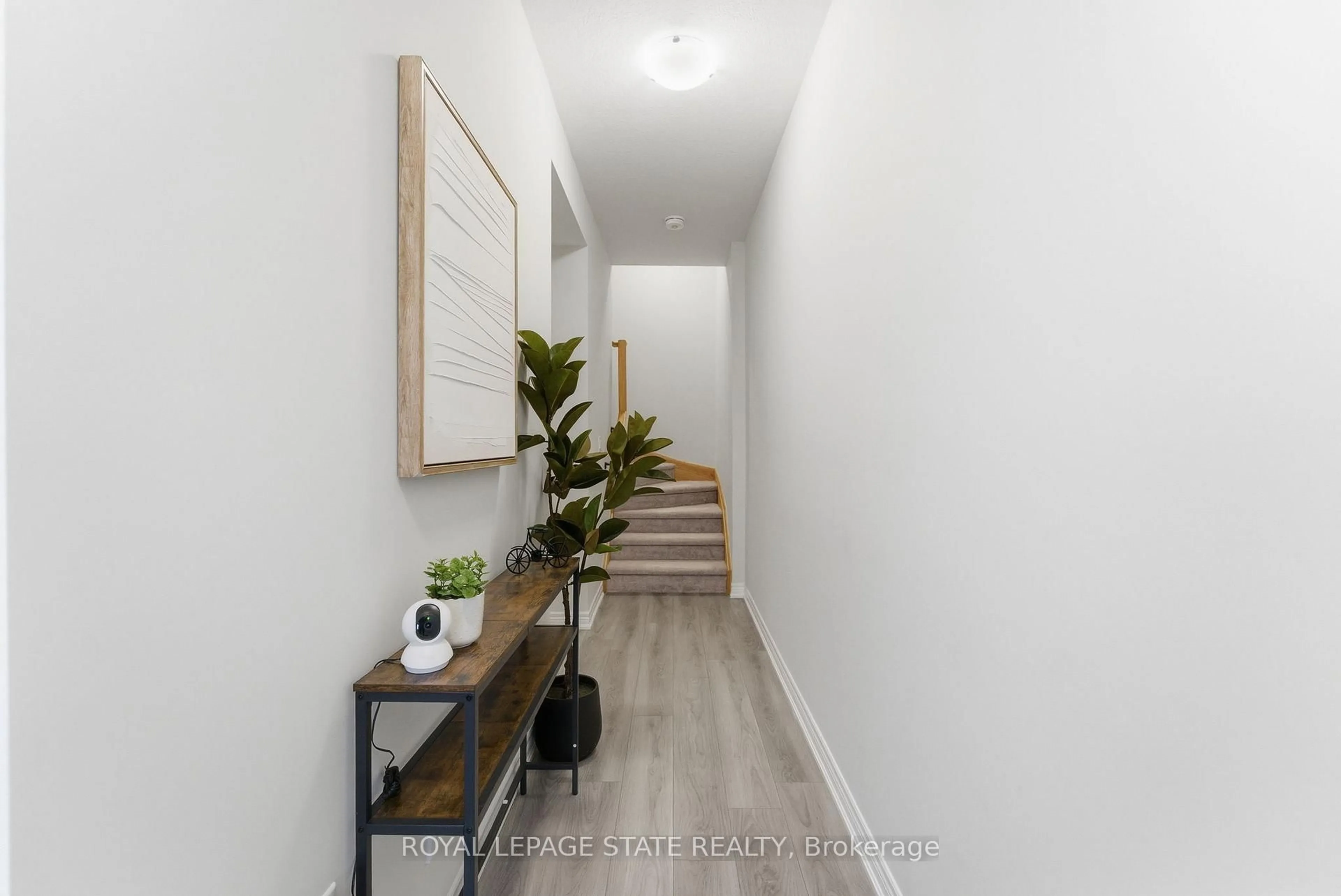 Indoor entryway for 40 Zinfandel Dr #38, Hamilton Ontario L8E 0L1