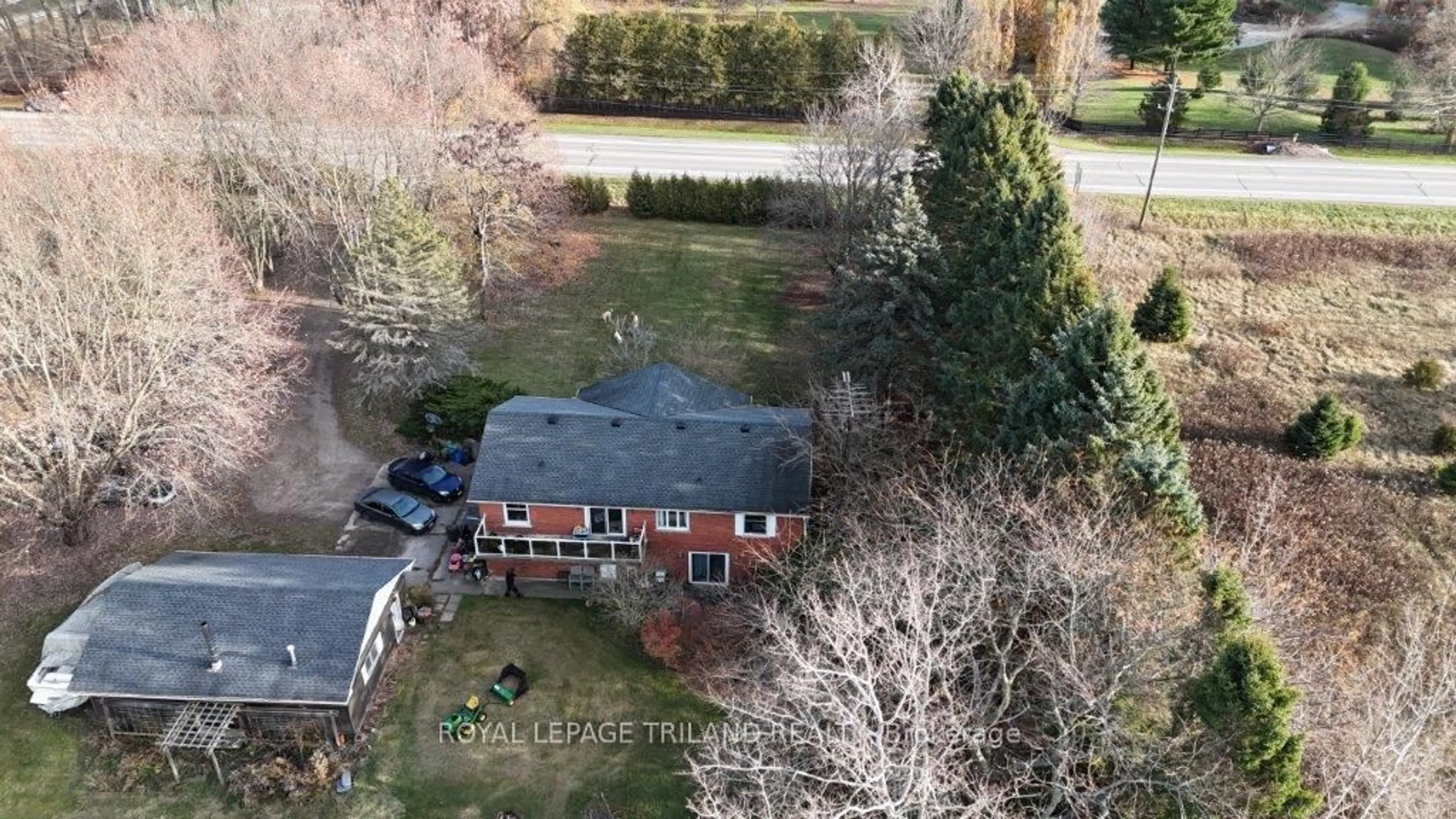 A pic from outside/outdoor area/front of a property/back of a property/a pic from drone, unknown for 5069 East Rd, Central Elgin Ontario N0L 2L0