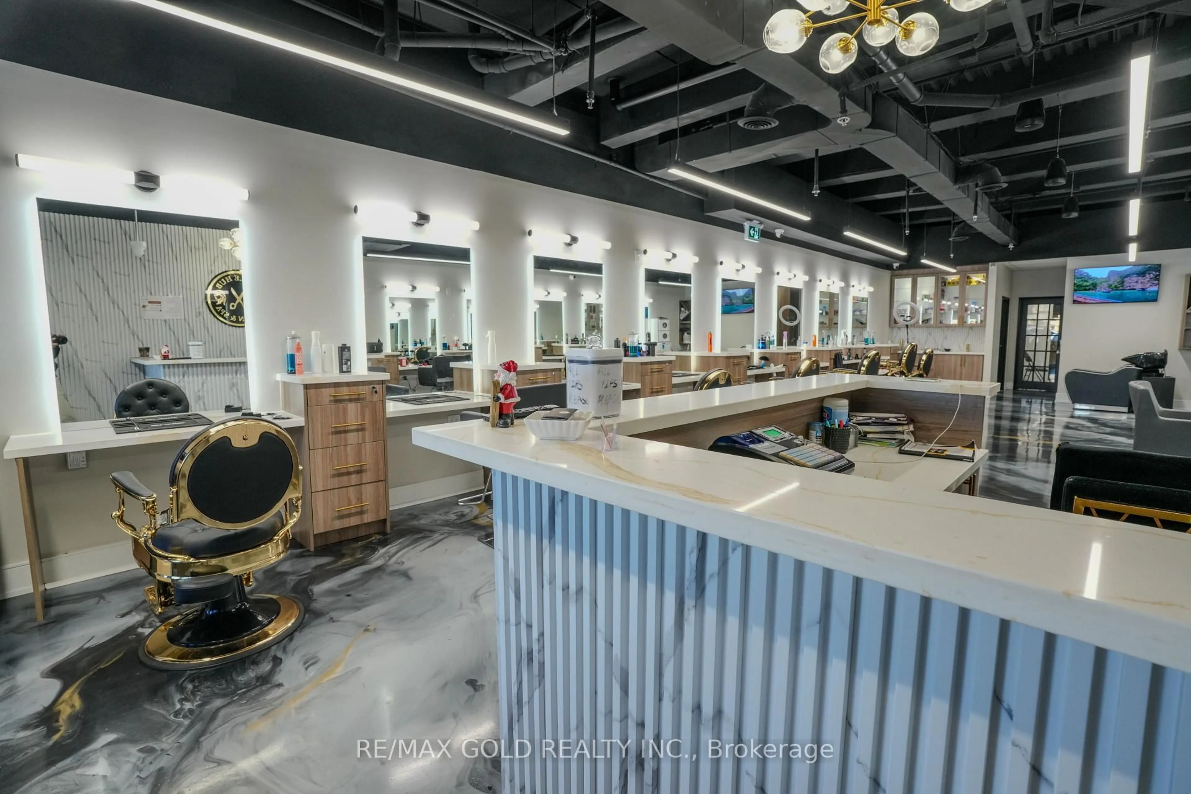 Lobby for 684 Talbot Rd, Lakeshore Ontario N0R 1K0