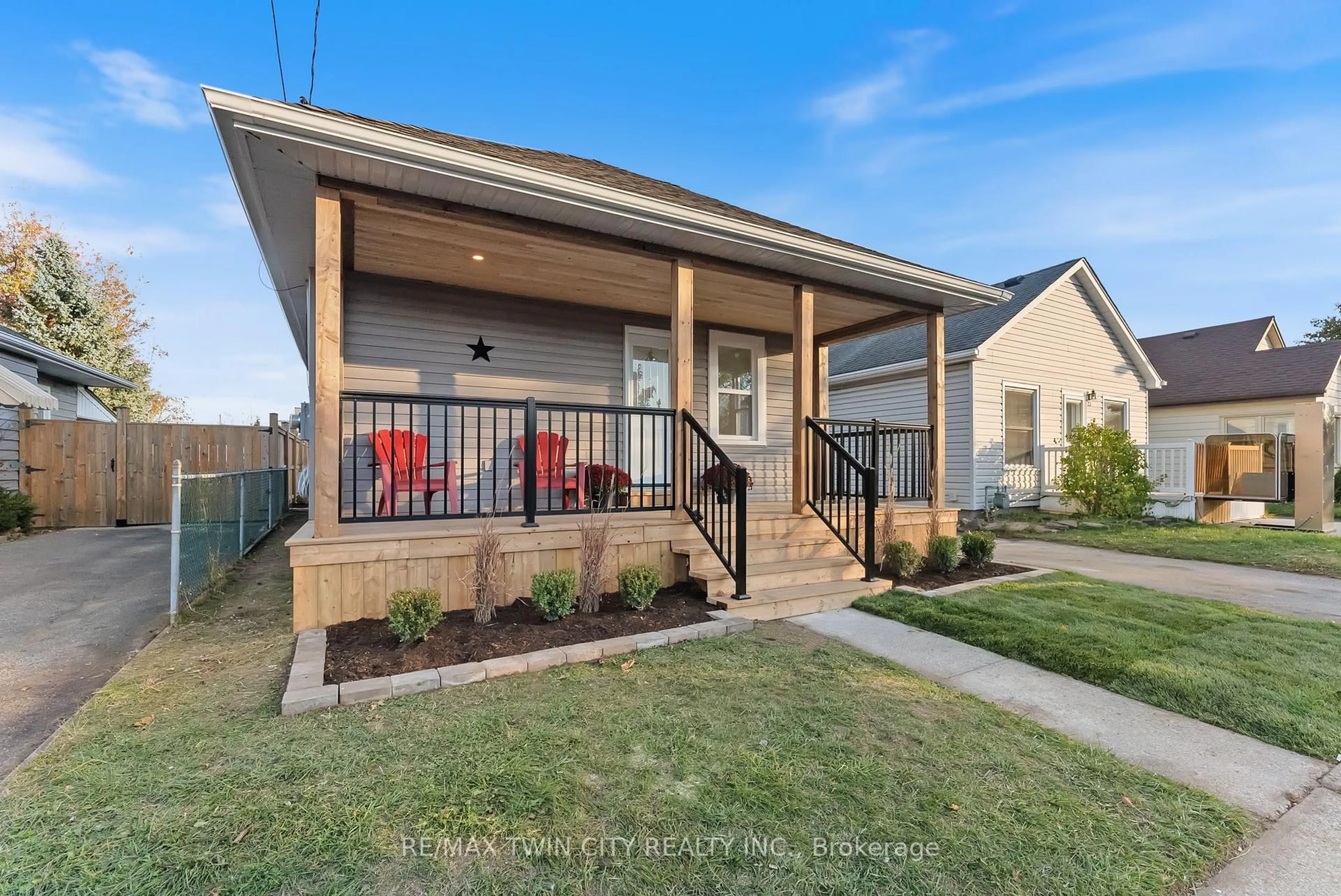 Home with brick exterior material, street for 25 Dundee St, Brantford Ontario N3R 4M2