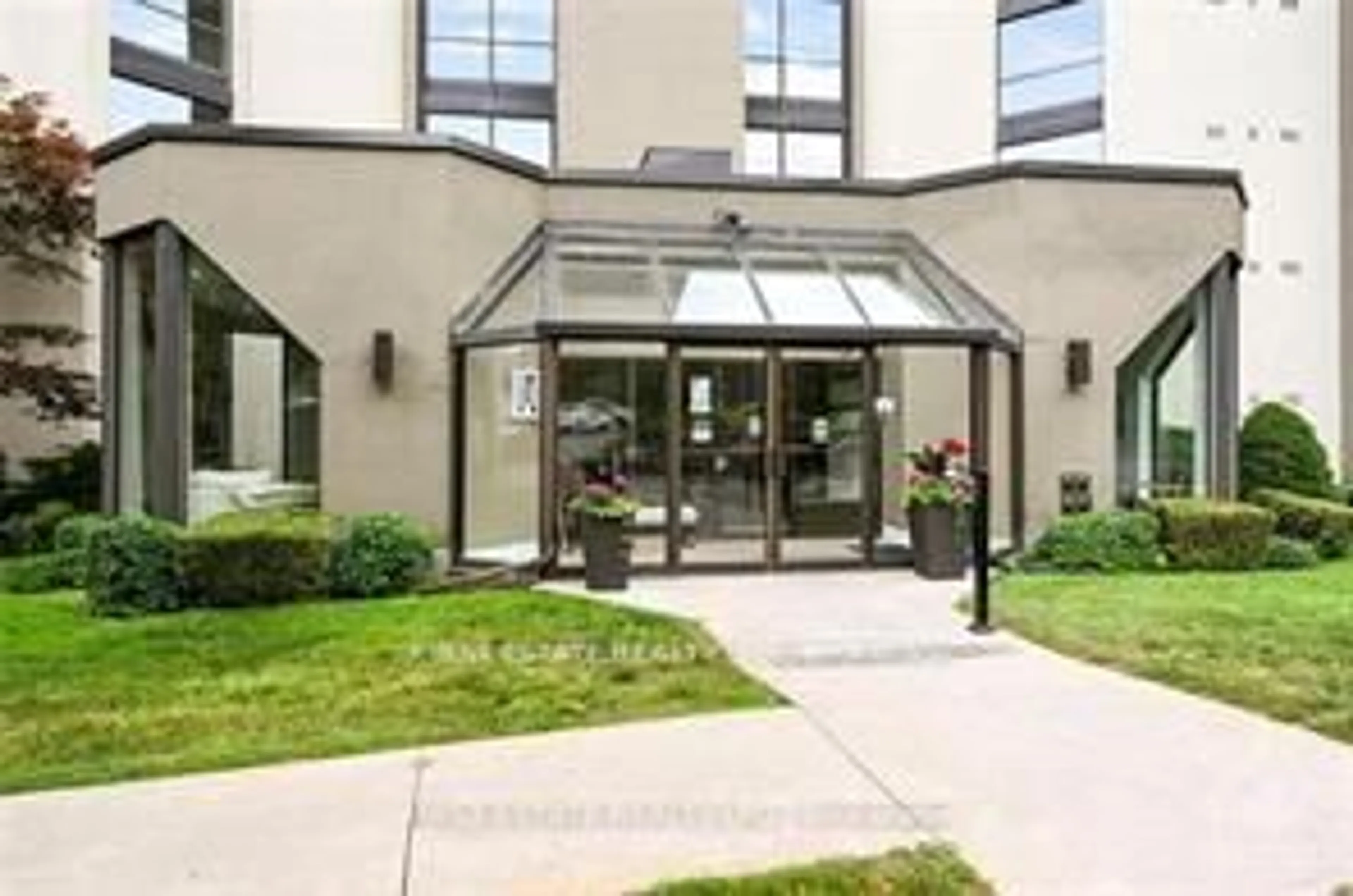 Indoor foyer for 50 MARKET St #203, Gananoque Ontario K7G 2M3