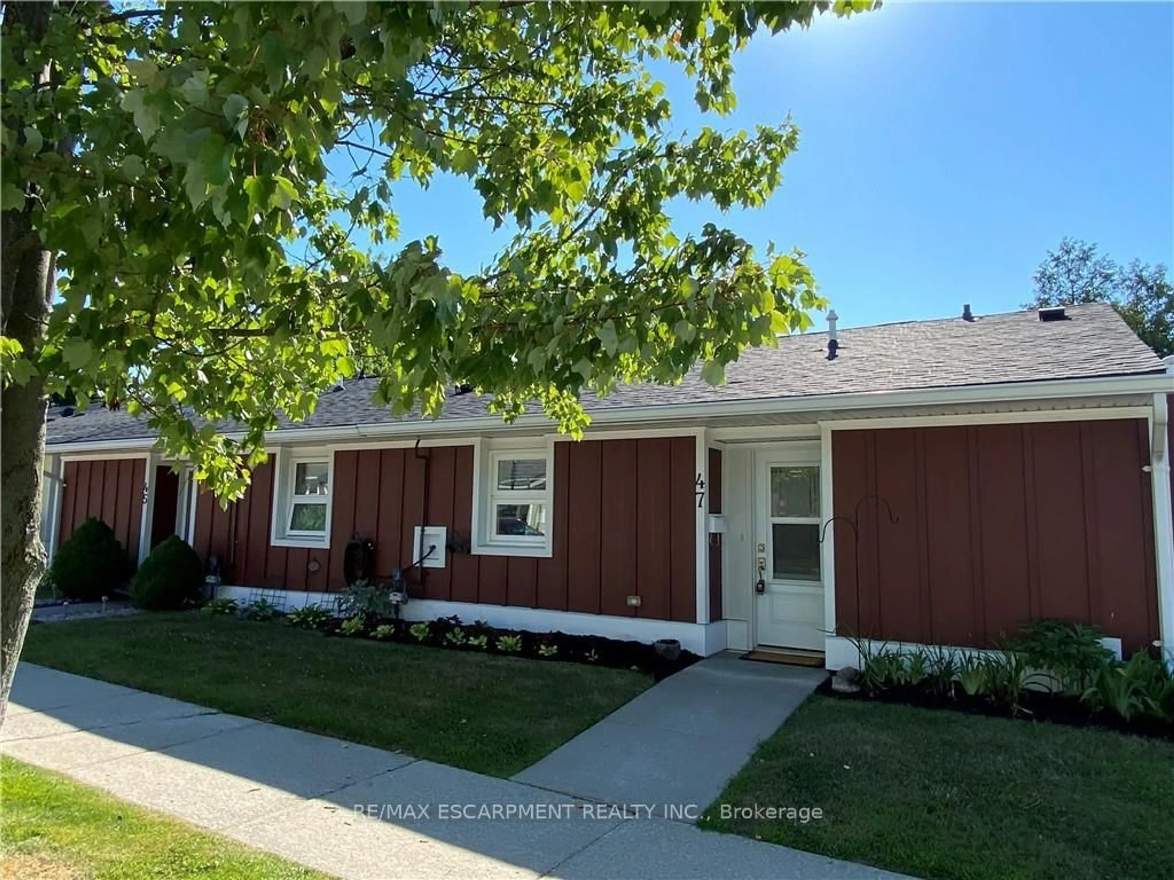 Home with vinyl exterior material, street for 47 SZOLLOSY Circ, Hamilton Ontario L9B 1T8