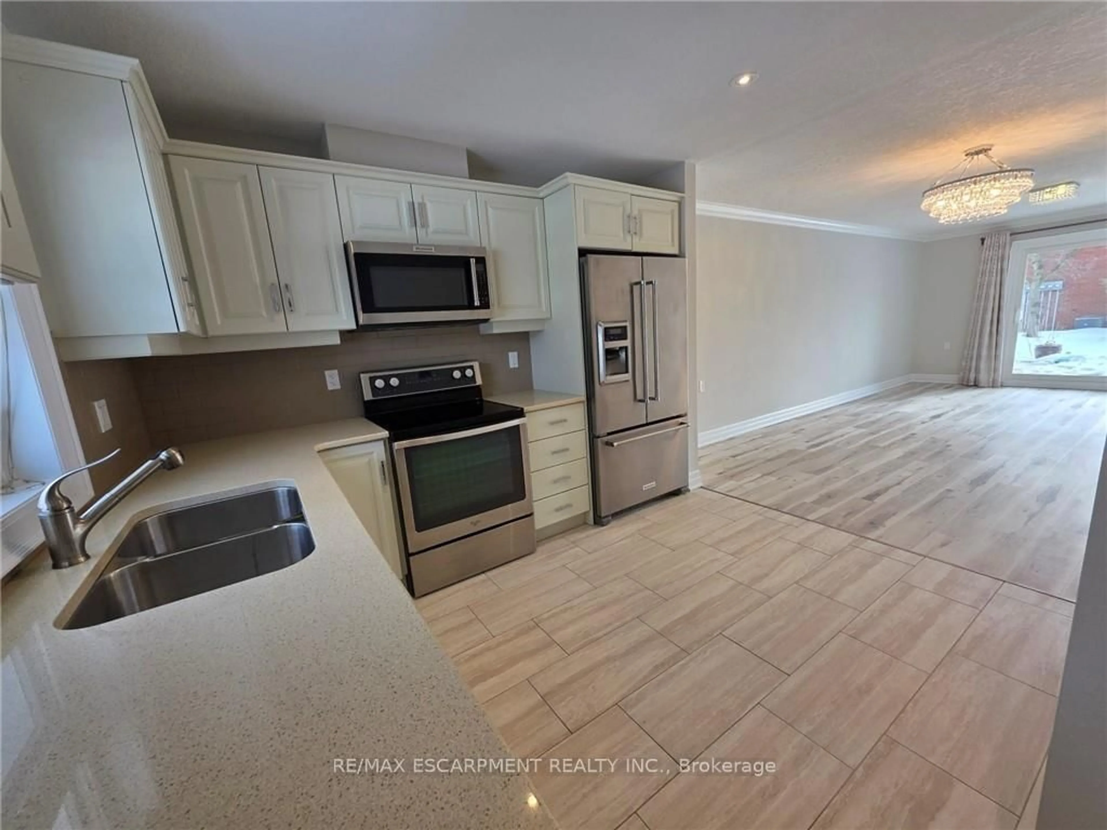 Open concept kitchen, unknown for 47 SZOLLOSY Circ, Hamilton Ontario L9B 1T8