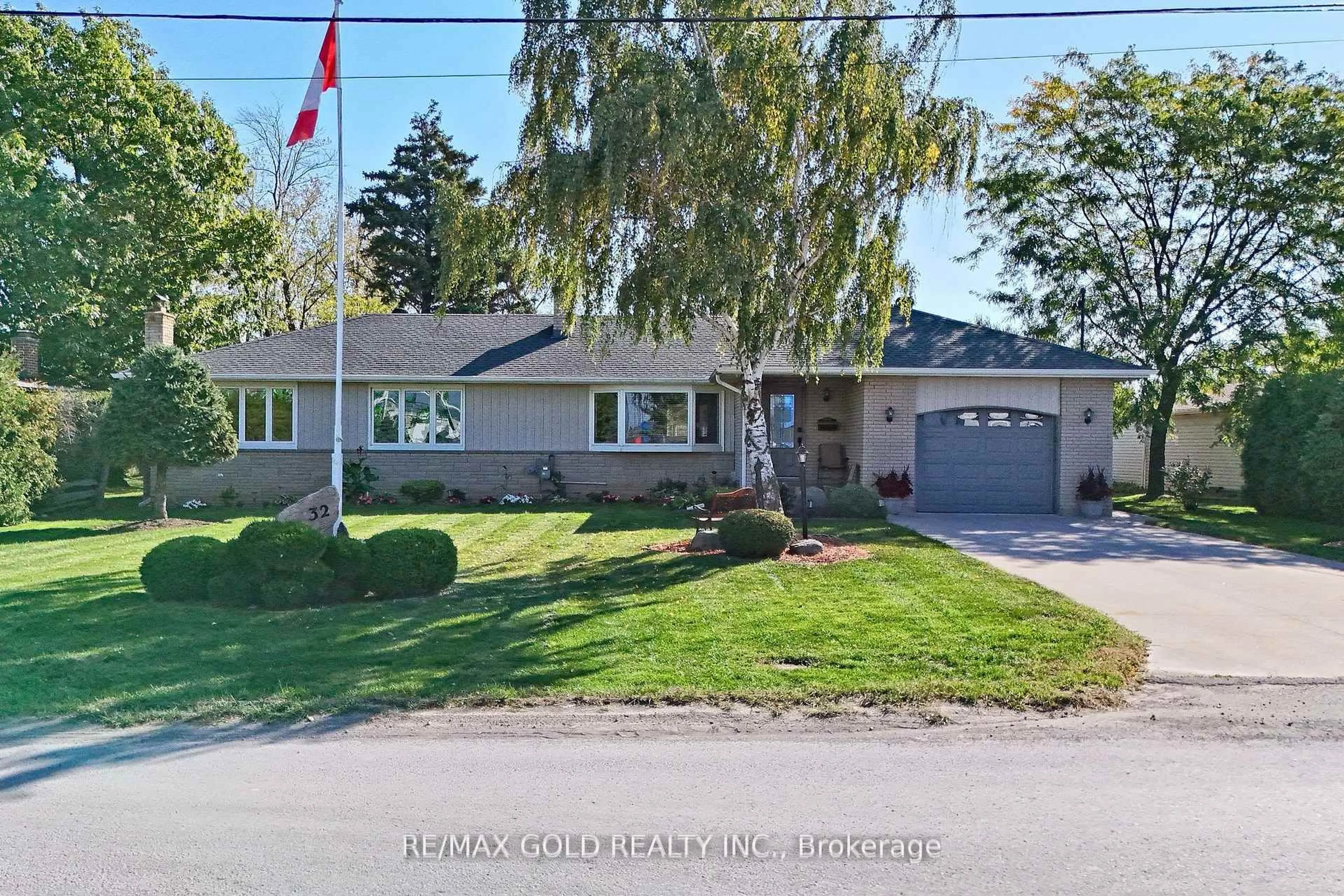 Unknown for 32 Oriole Ave, Hamilton Ontario L8E 5E4