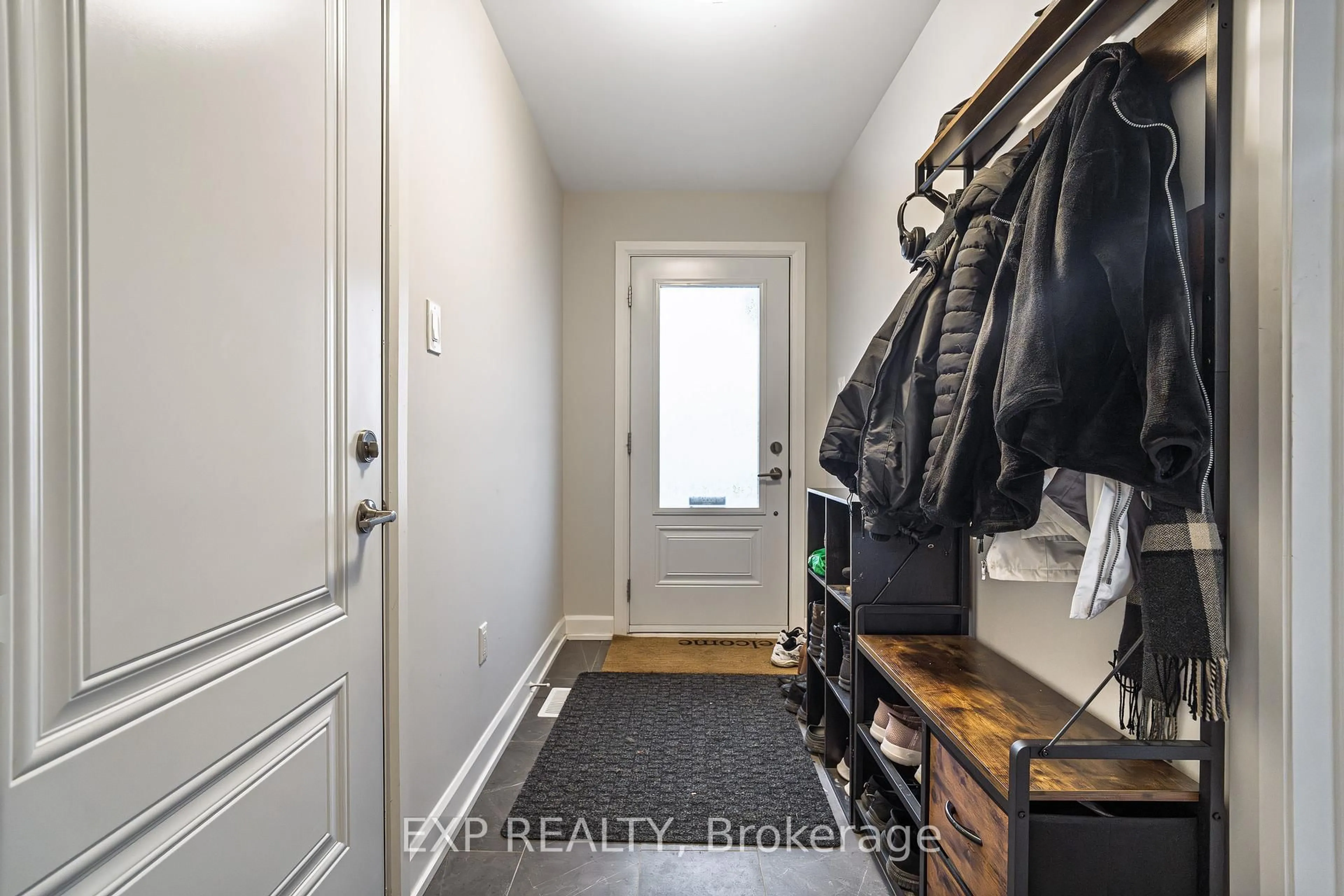Indoor entryway for 789 Walton St, Cornwall Ontario K6H 0J2