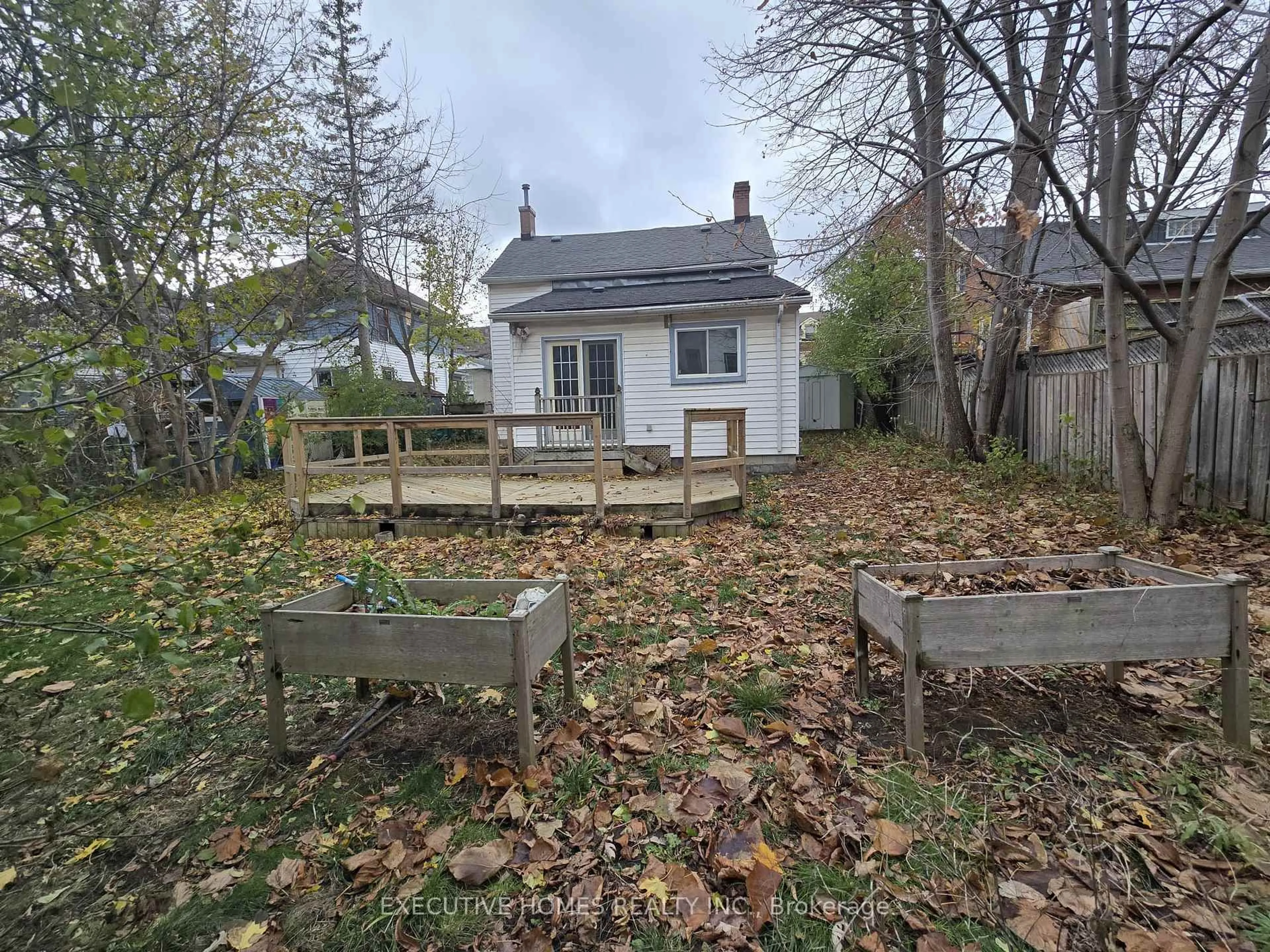 A pic from outside/outdoor area/front of a property/back of a property/a pic from drone, street for 19 Cedar St, Belleville Ontario K8P 3L8
