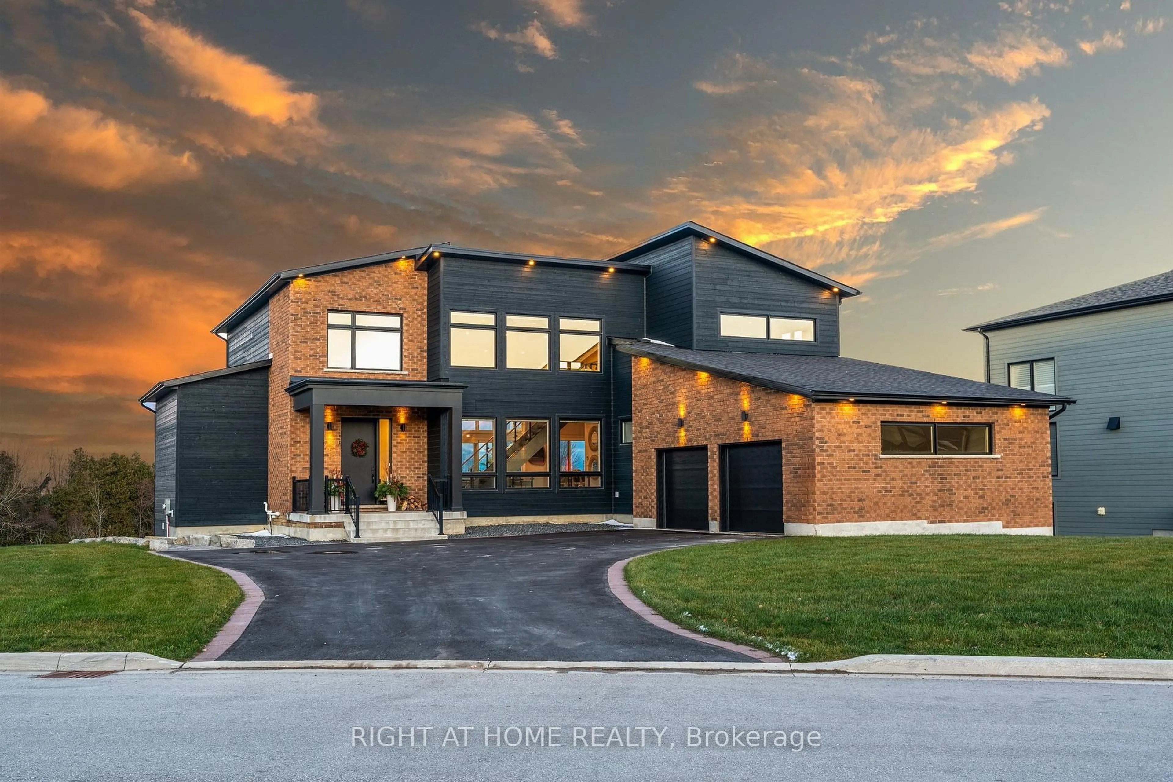 Home with brick exterior material, unknown for 101 Sladden Crt, Blue Mountains Ontario N0H 2P0