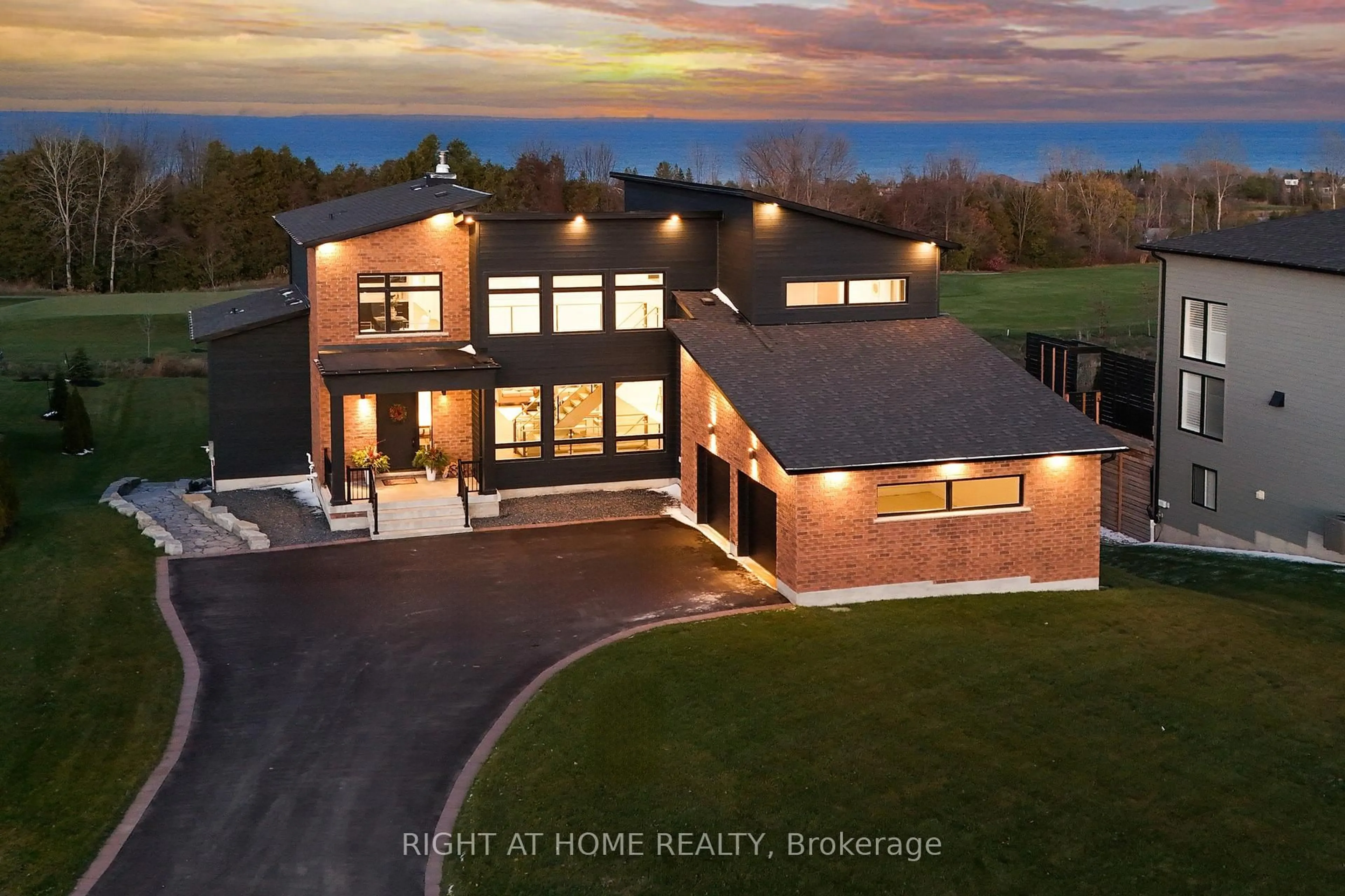A pic from outside/outdoor area/front of a property/back of a property/a pic from drone, building for 101 Sladden Crt, Blue Mountains Ontario N0H 2P0