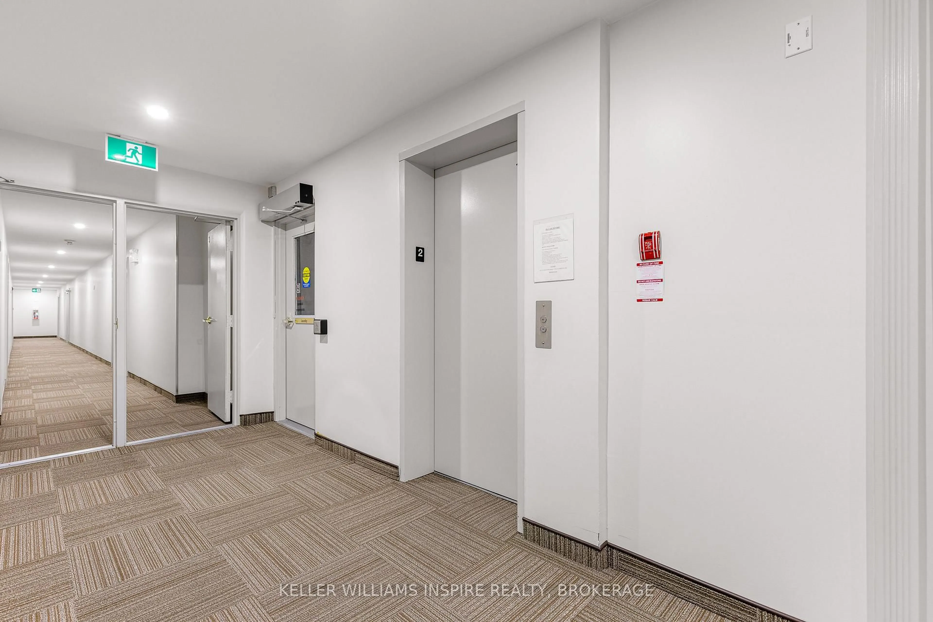 Indoor foyer for 1100 Millwood Ave #211, Brockville Ontario K6V 6Z3