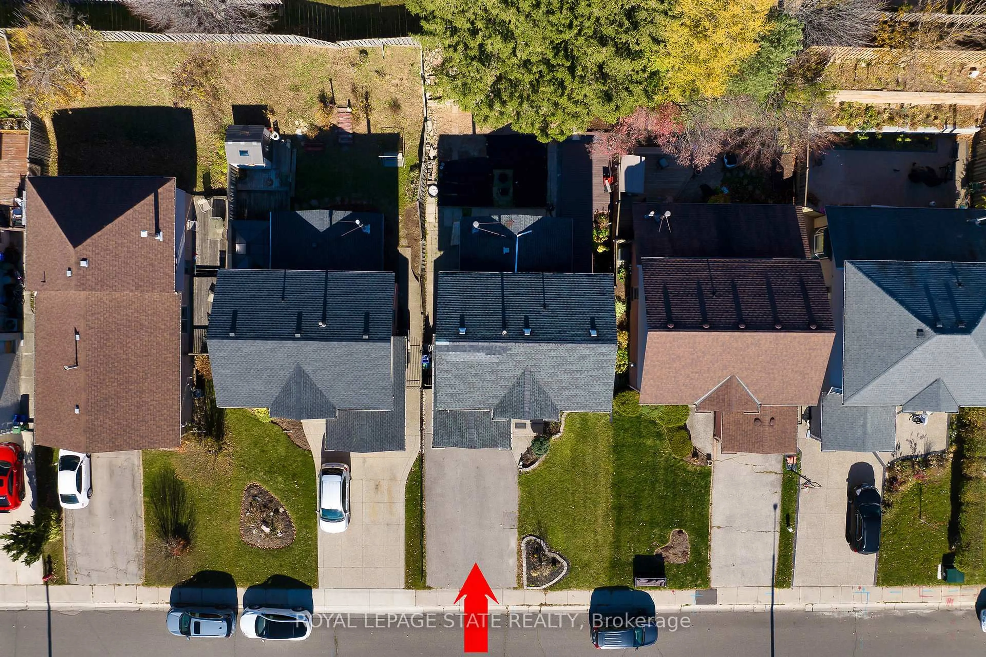 A pic from outside/outdoor area/front of a property/back of a property/a pic from drone, street for 46 Novoco Dr, Hamilton Ontario L9C 7E8