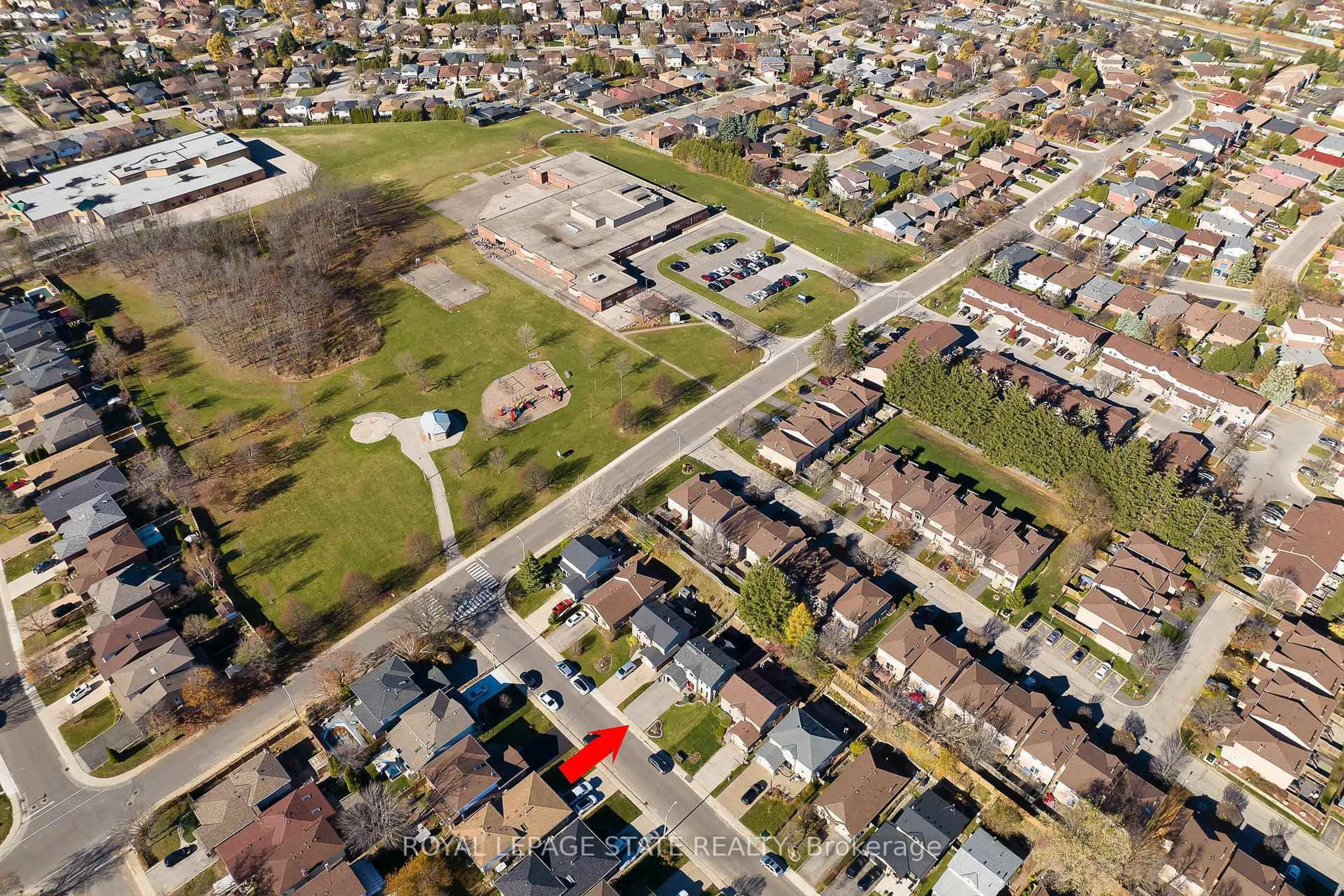 A pic from outside/outdoor area/front of a property/back of a property/a pic from drone, street for 46 Novoco Dr, Hamilton Ontario L9C 7E8