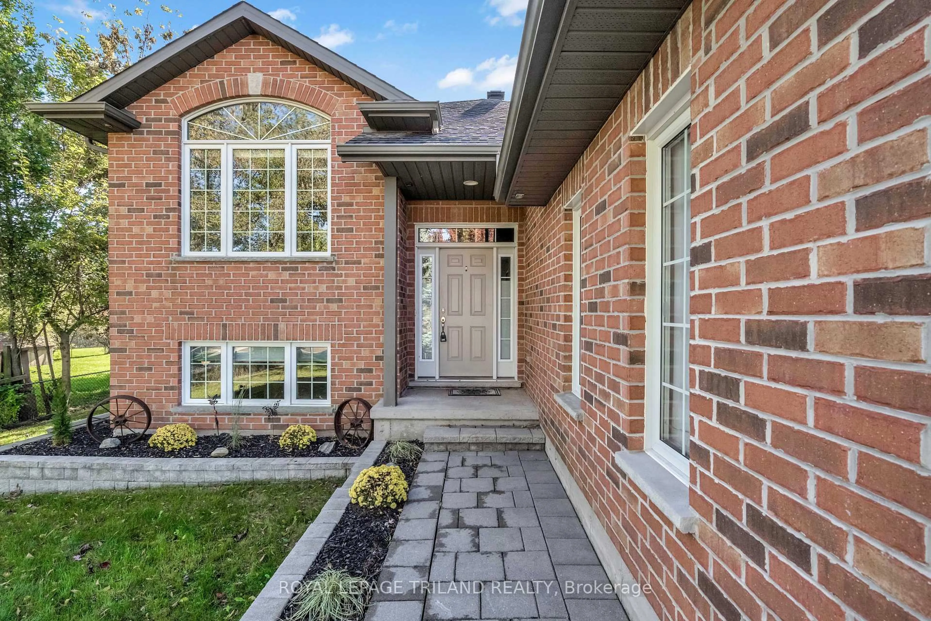 Home with brick exterior material, street for 3805 Trillium Dr, Southwest Middlesex Ontario N0L 1M0