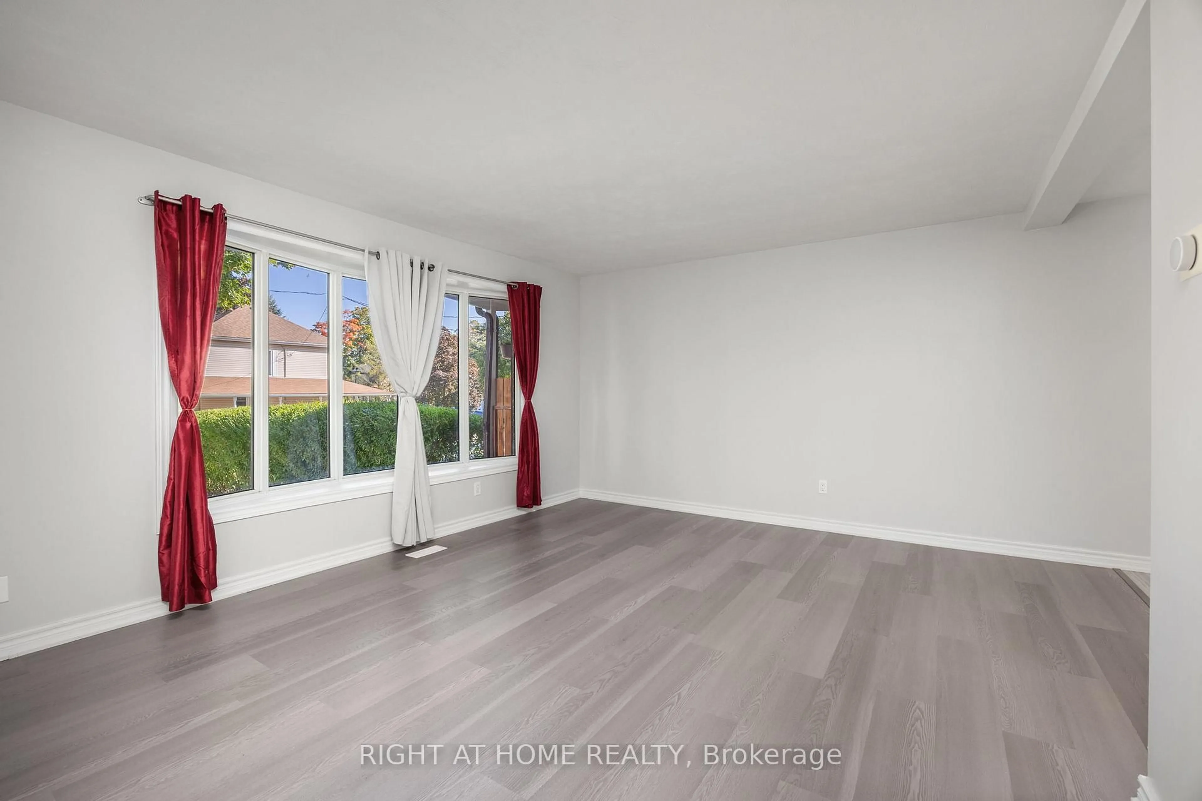 A pic of a room for 48 Clarence St, Cambridge Ontario N3C 1K9