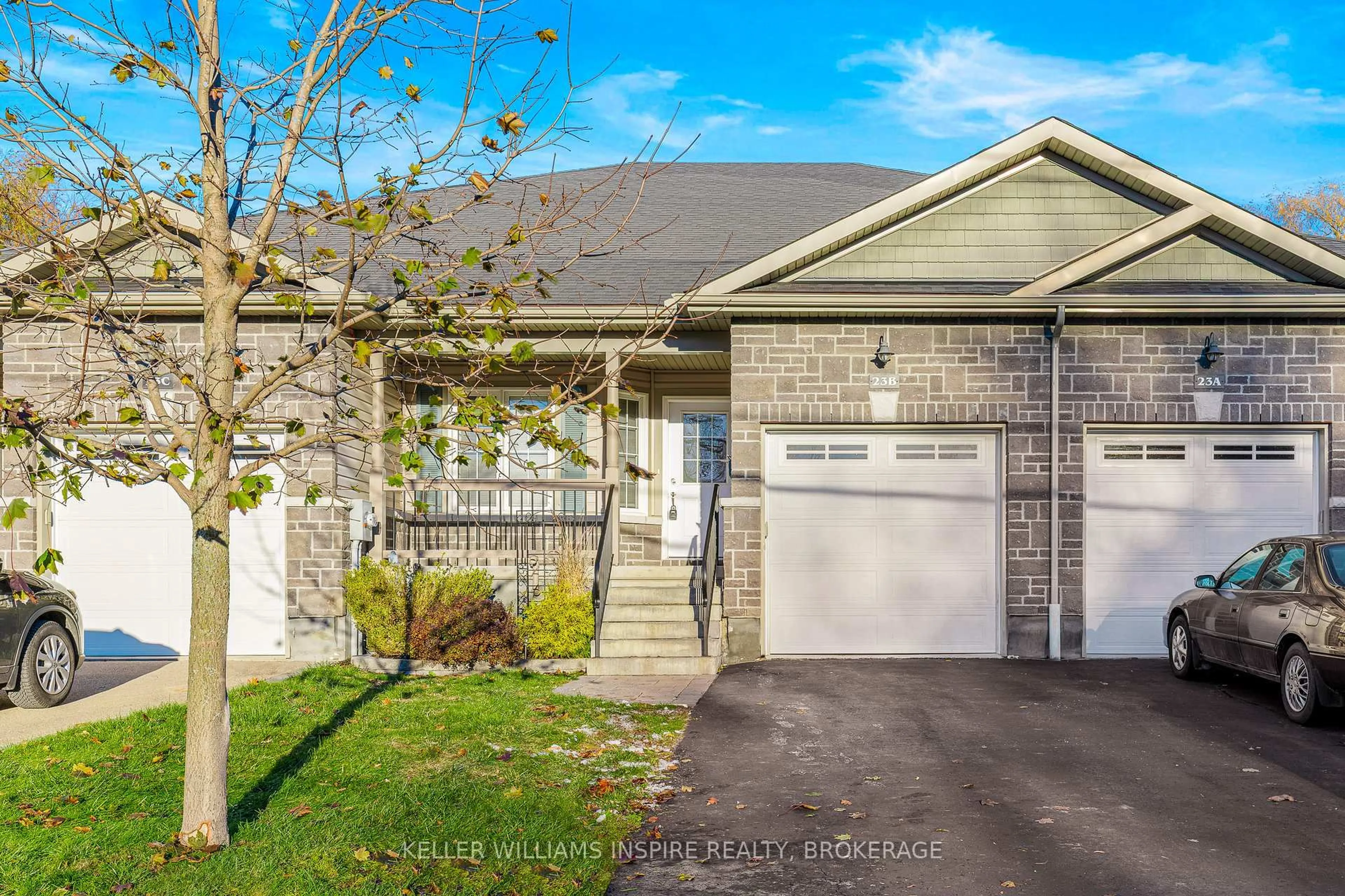 Home with vinyl exterior material, street for 23 Centre St, Brockville Ontario K7P 2Y4