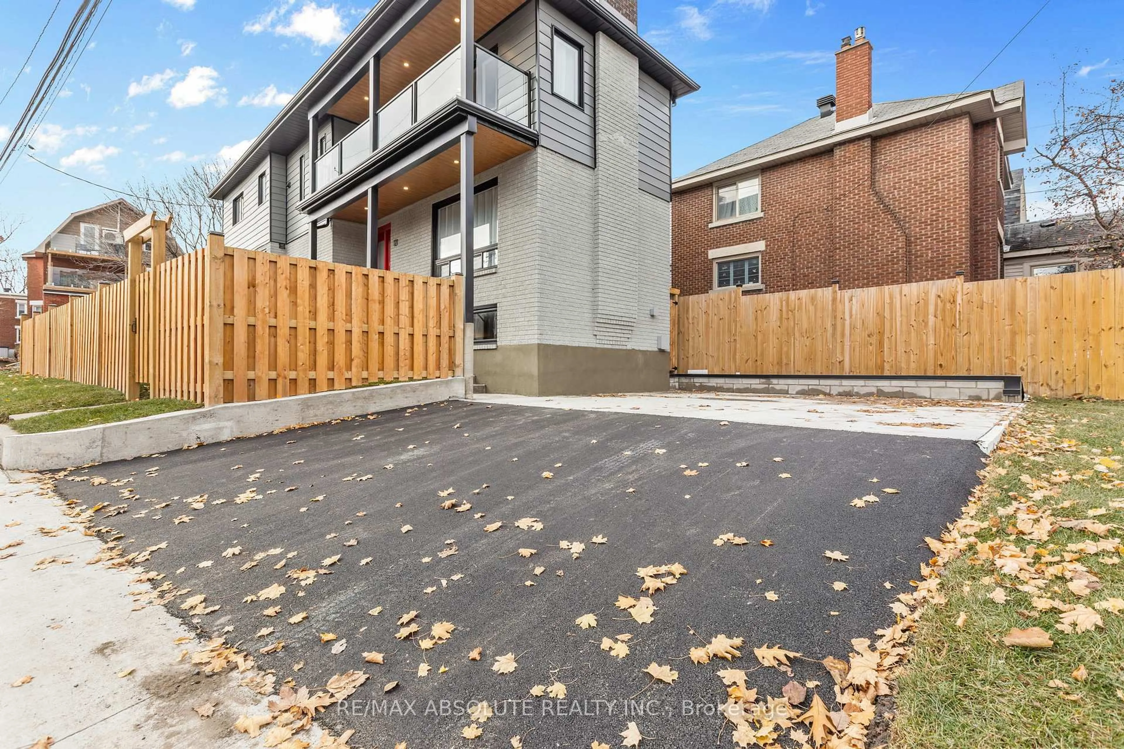 A pic from outside/outdoor area/front of a property/back of a property/a pic from drone, street for 121 Evelyn Ave, Ottawa Ontario K1S 5K1
