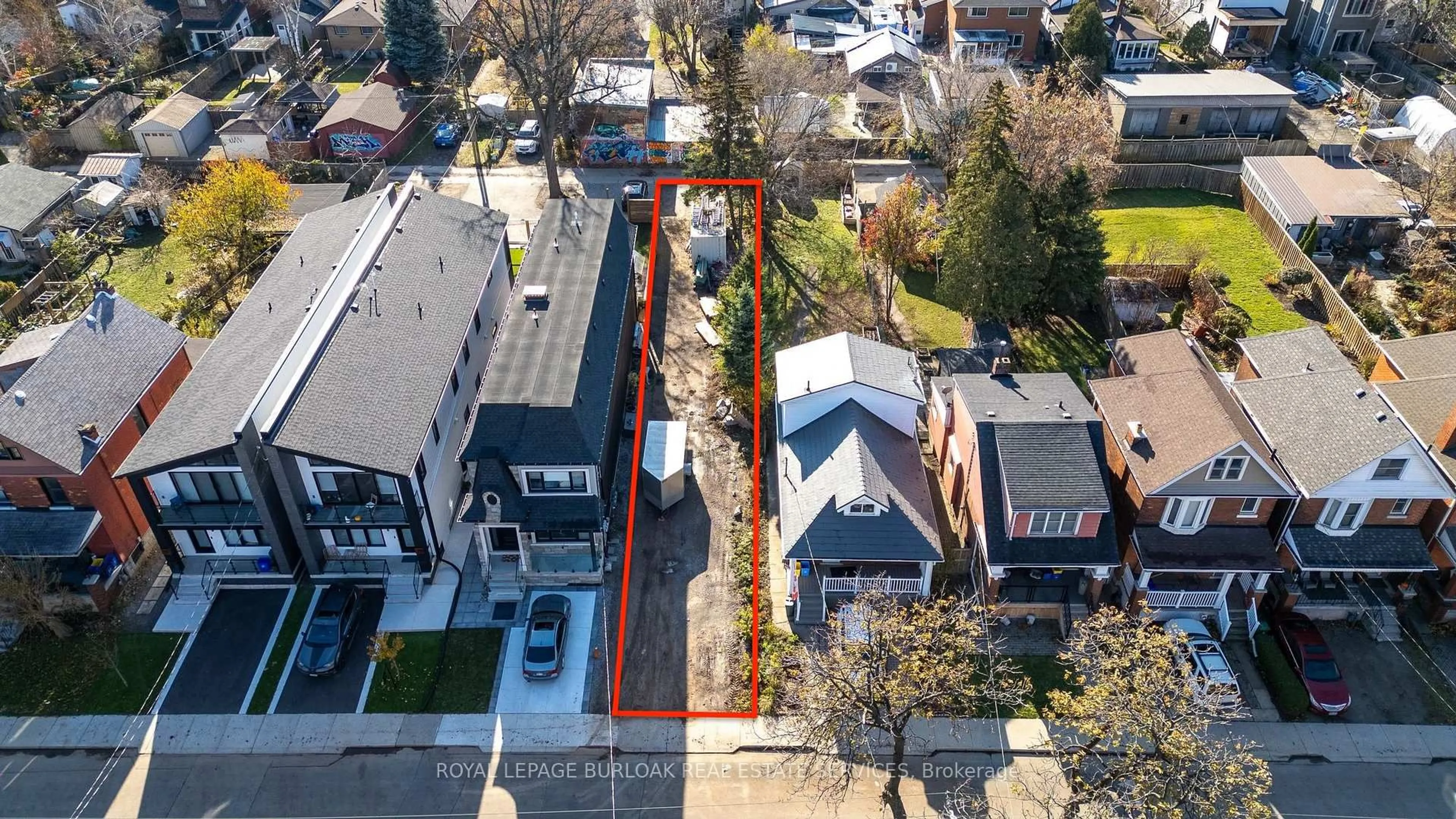 A pic from outside/outdoor area/front of a property/back of a property/a pic from drone, street for 85 Melbourne St, Hamilton Ontario L8P 2A5