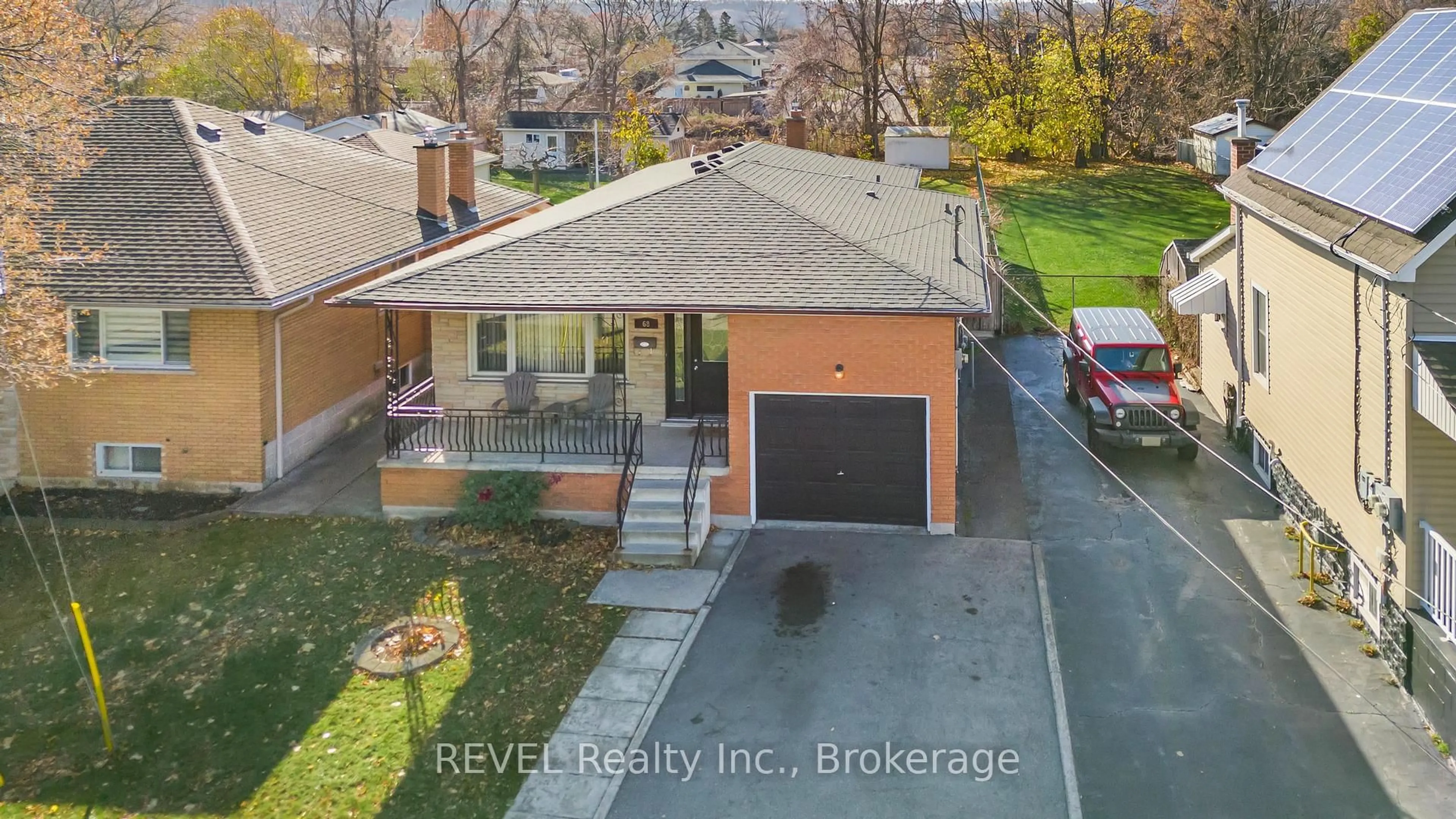 A pic from outside/outdoor area/front of a property/back of a property/a pic from drone, street for 68 Hixon Rd, Hamilton Ontario L8K 2B7